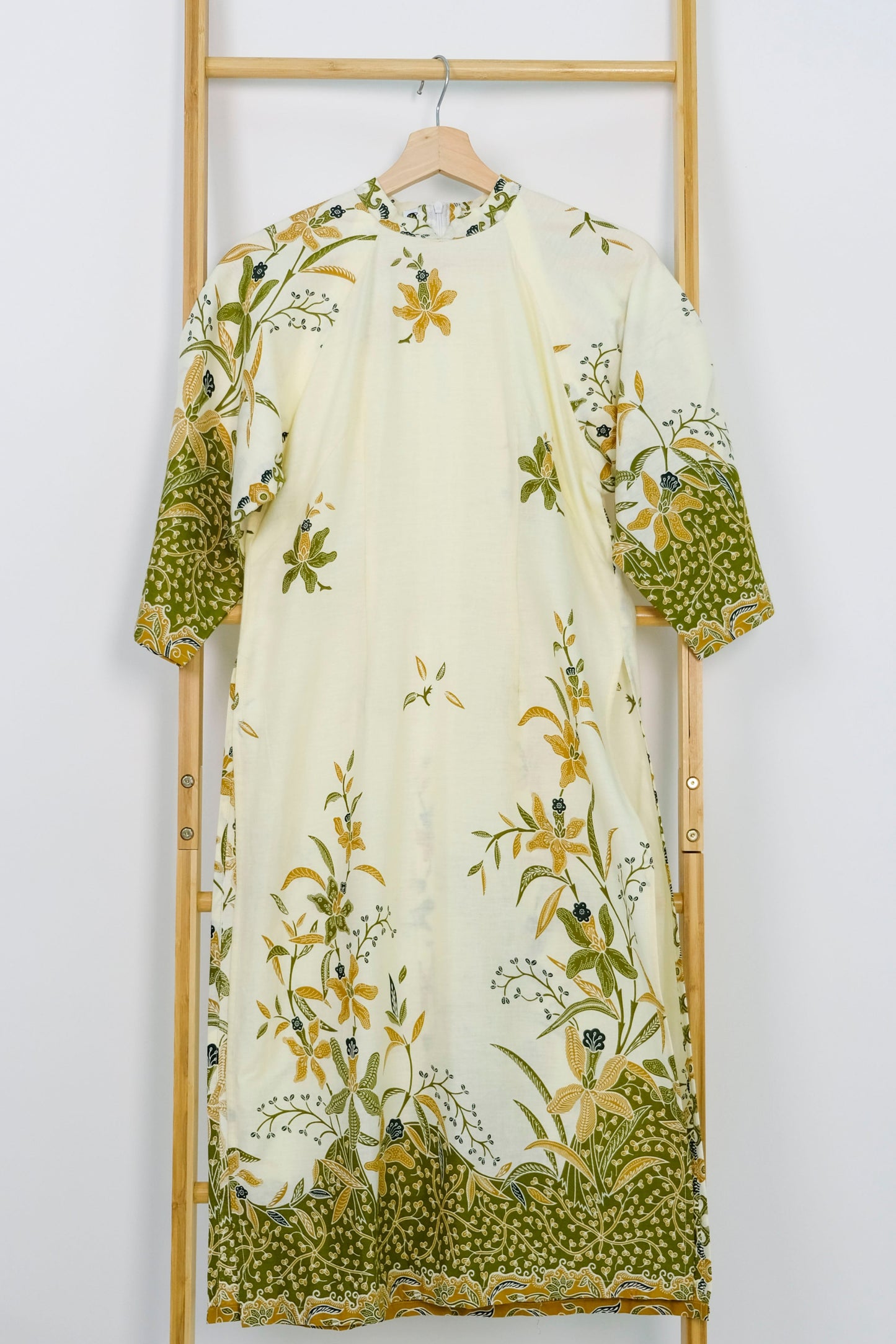 -Malaysia-Batik-Attire-Top-Women