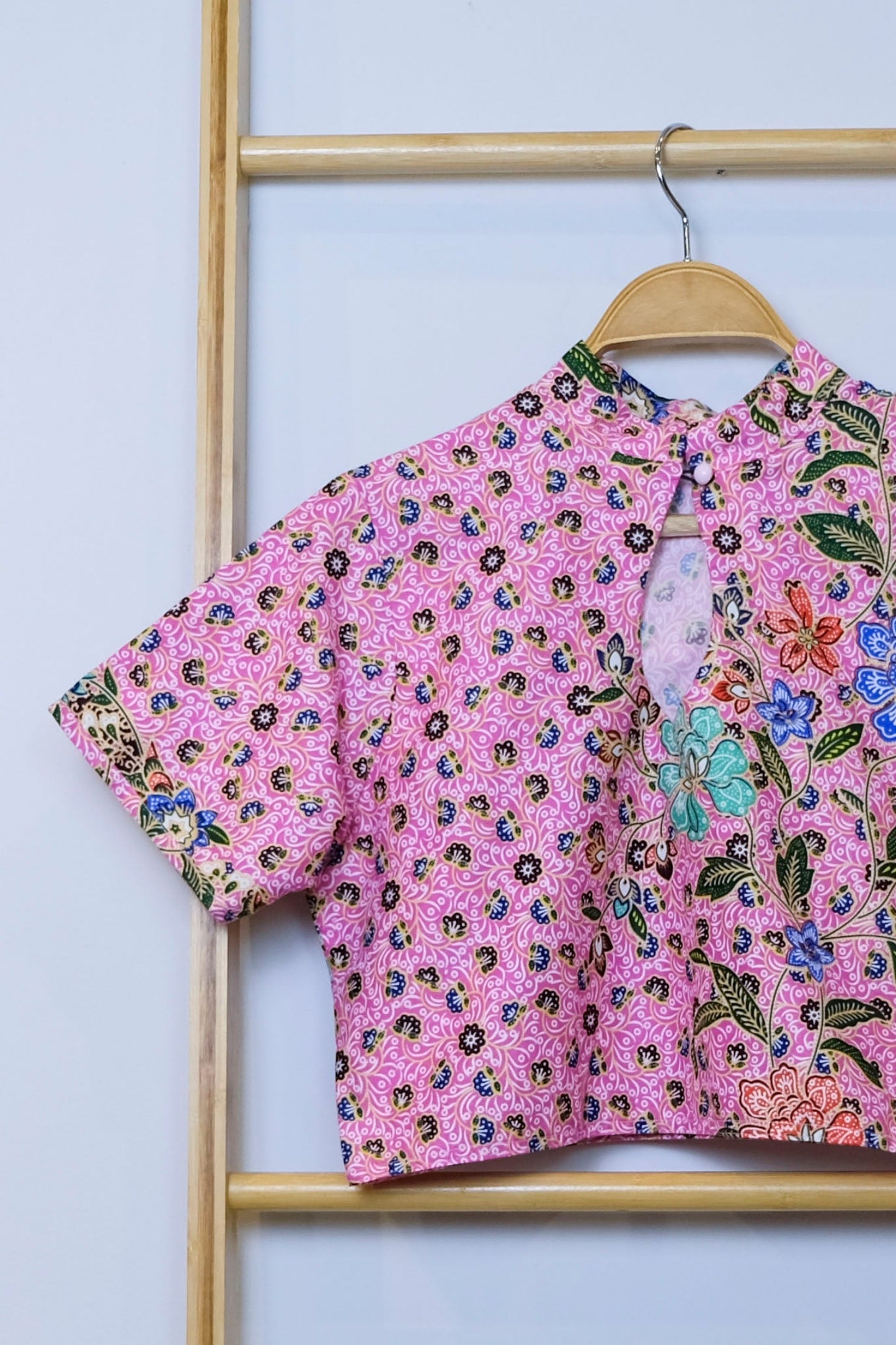 Malayisa-Batik-Attire-Top-Women