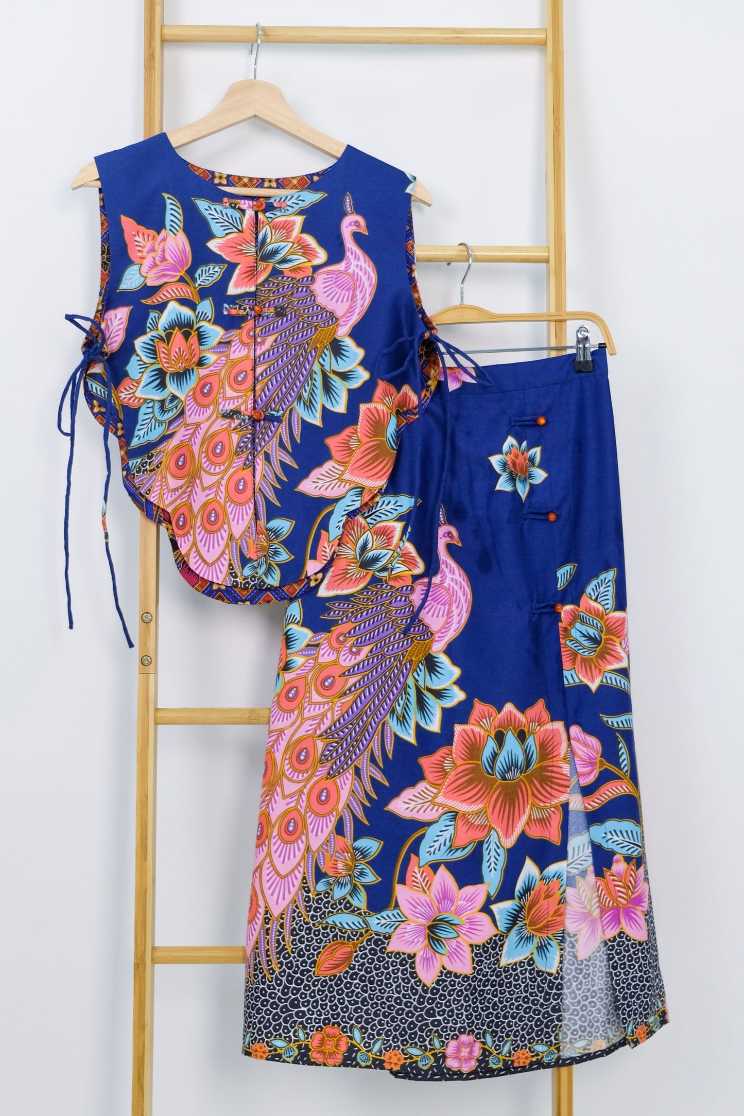 Malaysia-Batik-Attire-Top-Women