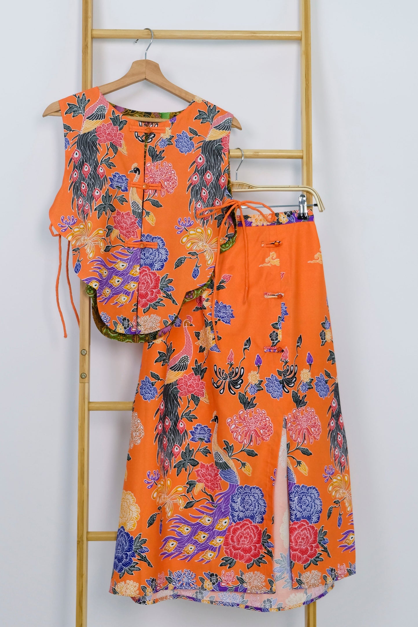 Malaysia-Batik-Attire-Top-Women