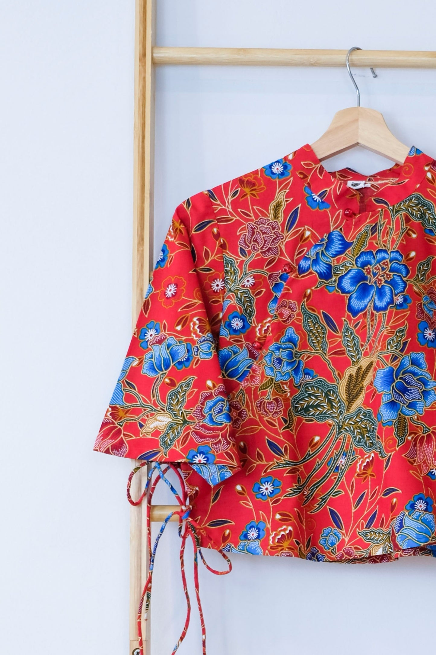 Malaysia-Batik-Attire-Top-Women