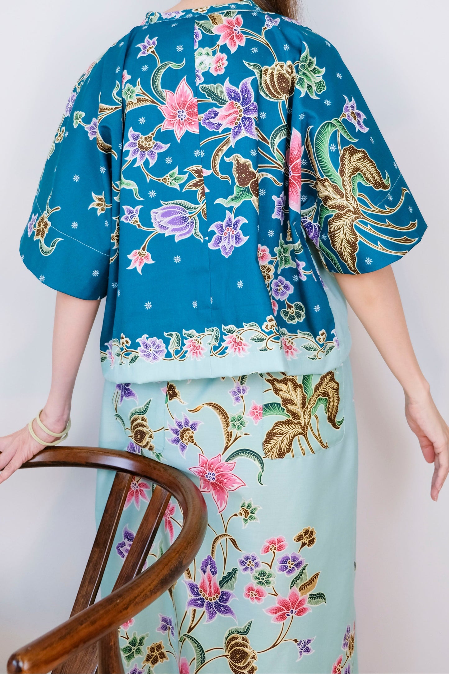 Malaysia-Batik-Attire-Top-Women