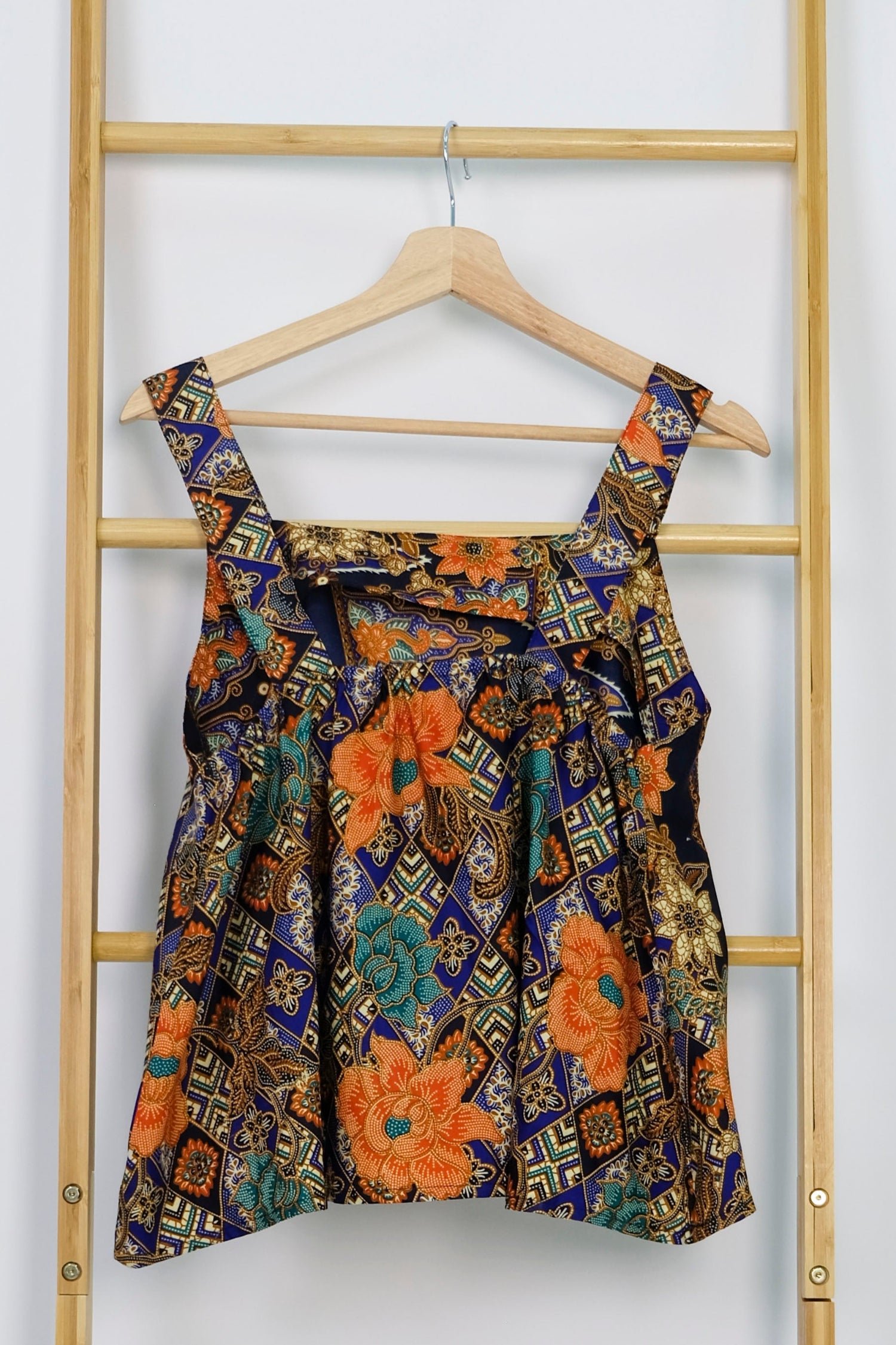 Malaysia-Batik-Attire-Top-Women