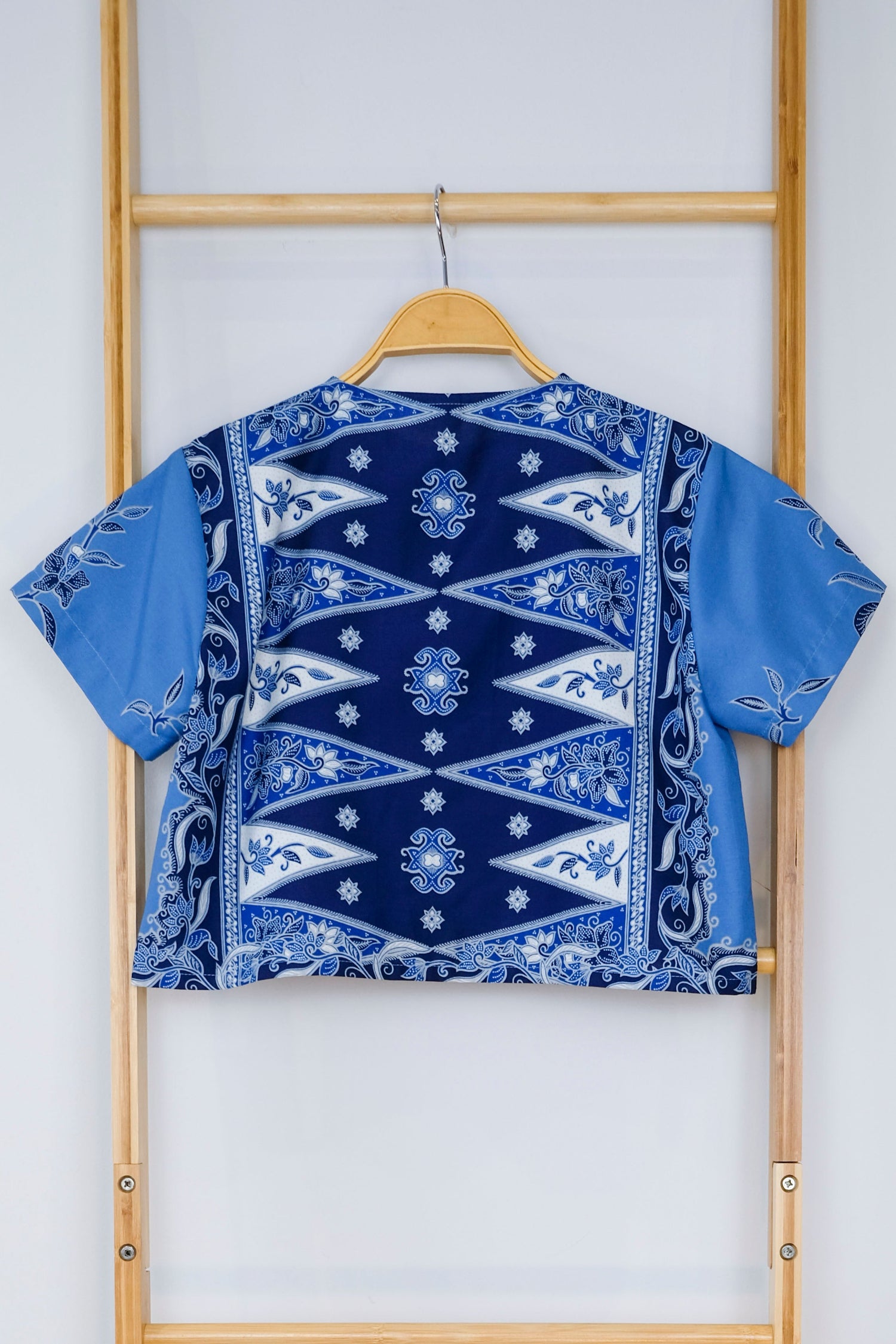 Malaysia-Batik-Attire-Top-Women