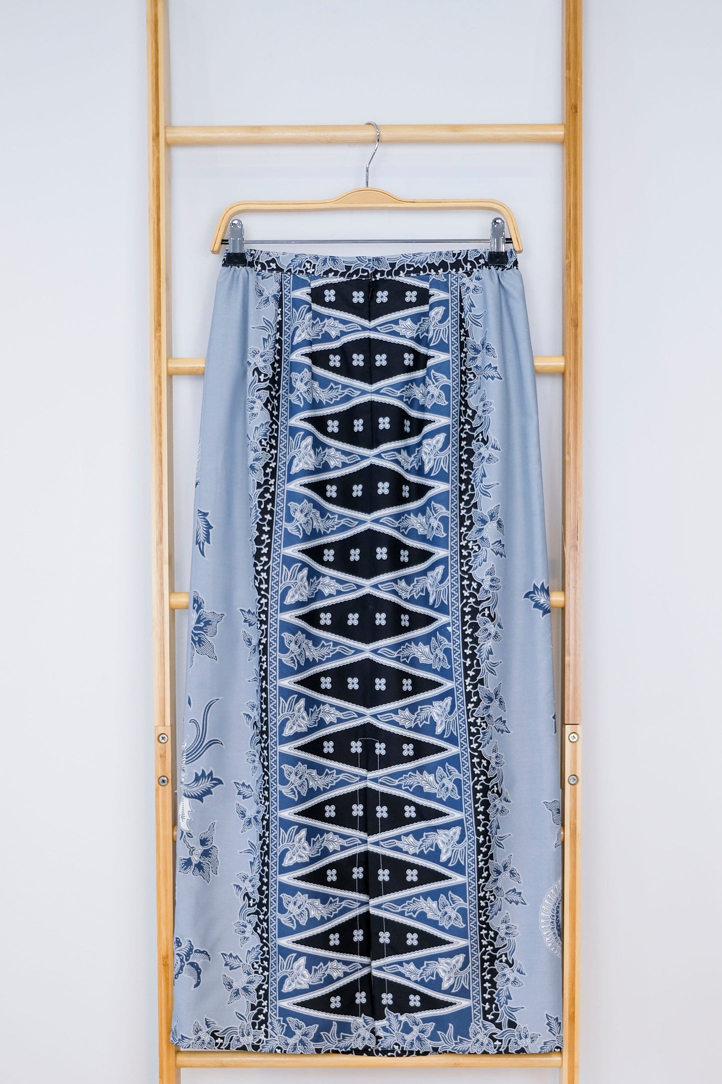 Malaysia-Batik-Attire-Top-Skirt-Women