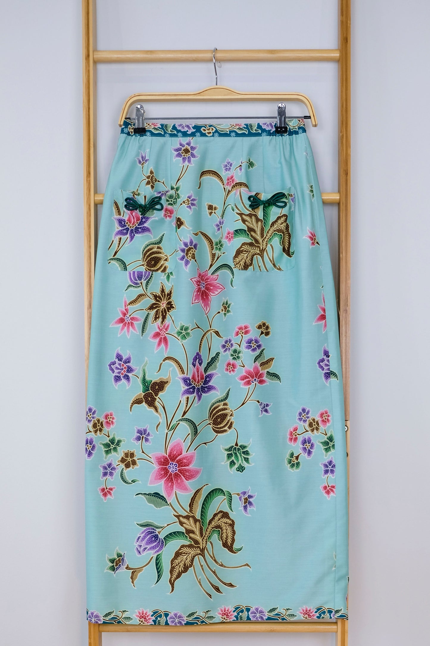 Malaysia-Batik-Attire-Top-Skirt-Women