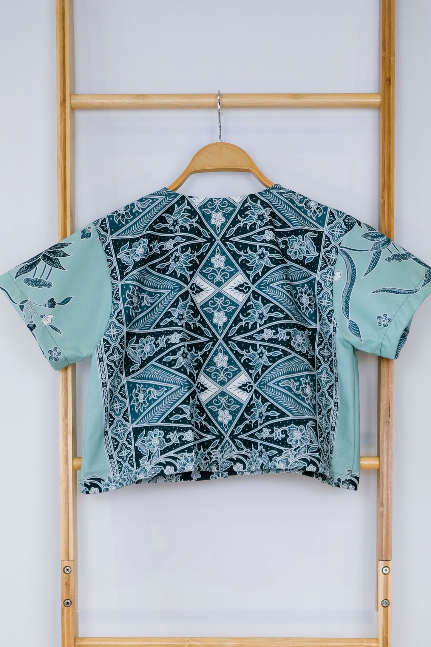 Malaysia-Batik-Attire-Top-Women