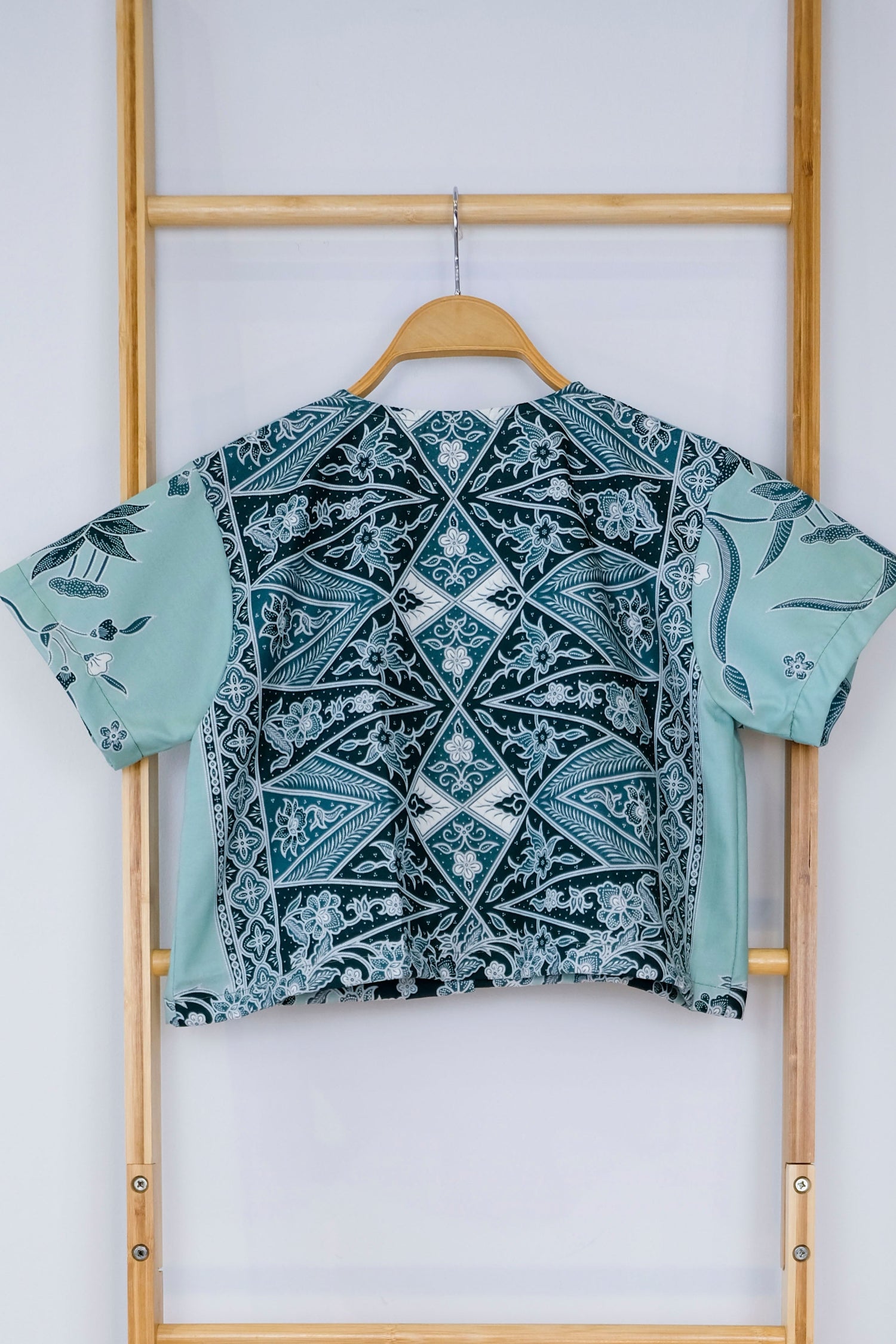 Malaysia-Batik-Attire-Top-Women
