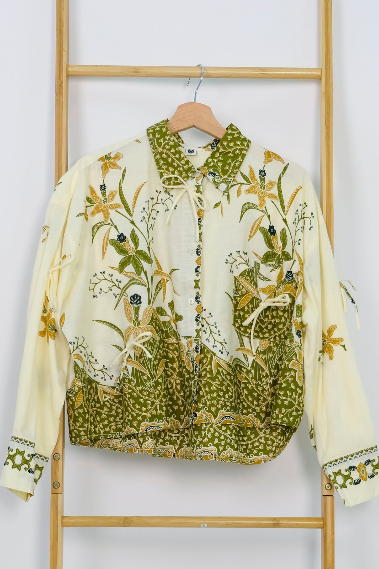 Malaysia-Batik-Attire-Top-Women