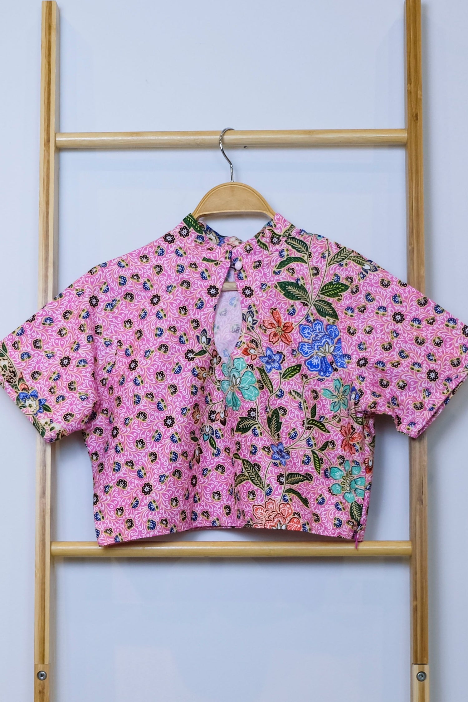 Malayisa-Batik-Attire-Top-Women