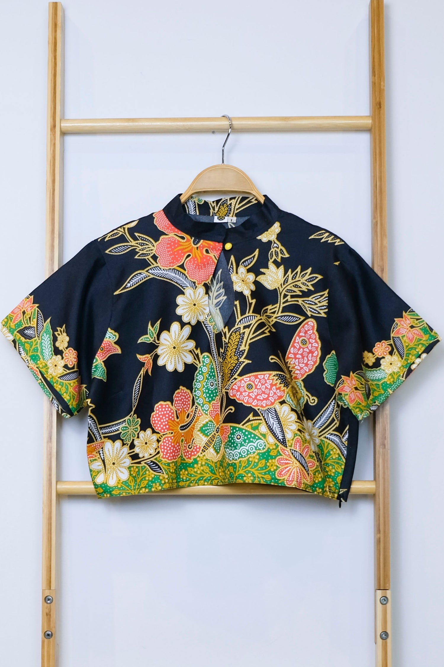Malaysia-Batik-Attire-Top-Women