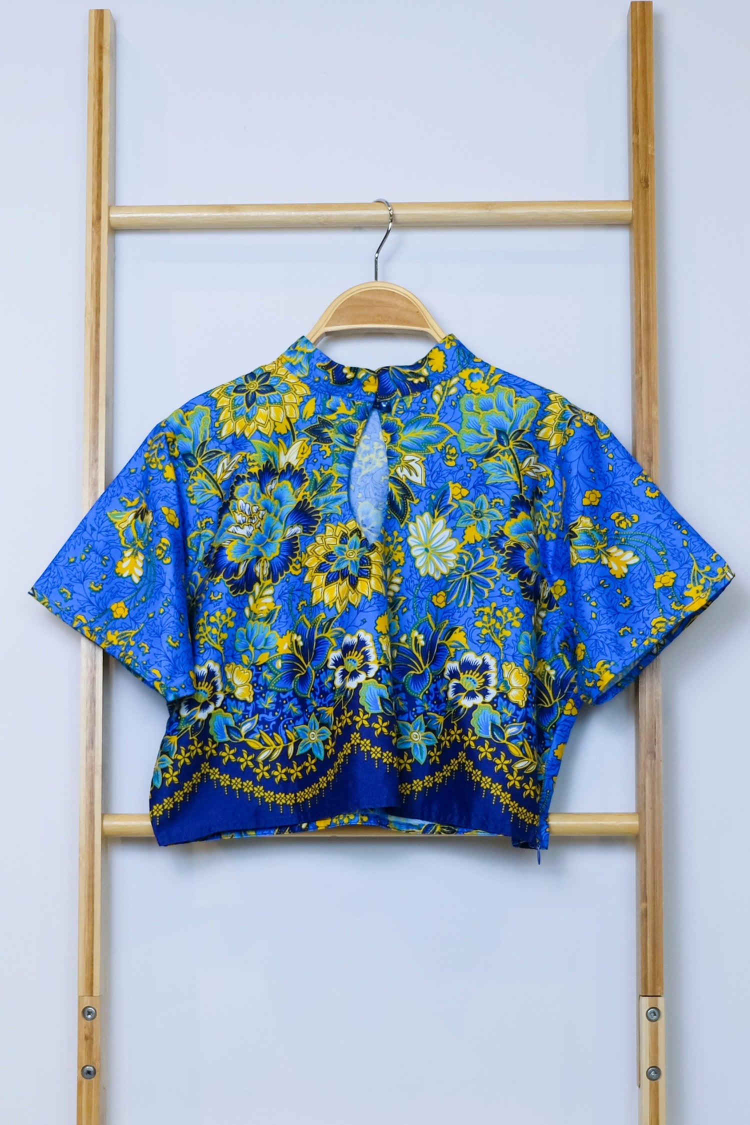Malaysia-Batik-Attire-Top-Women