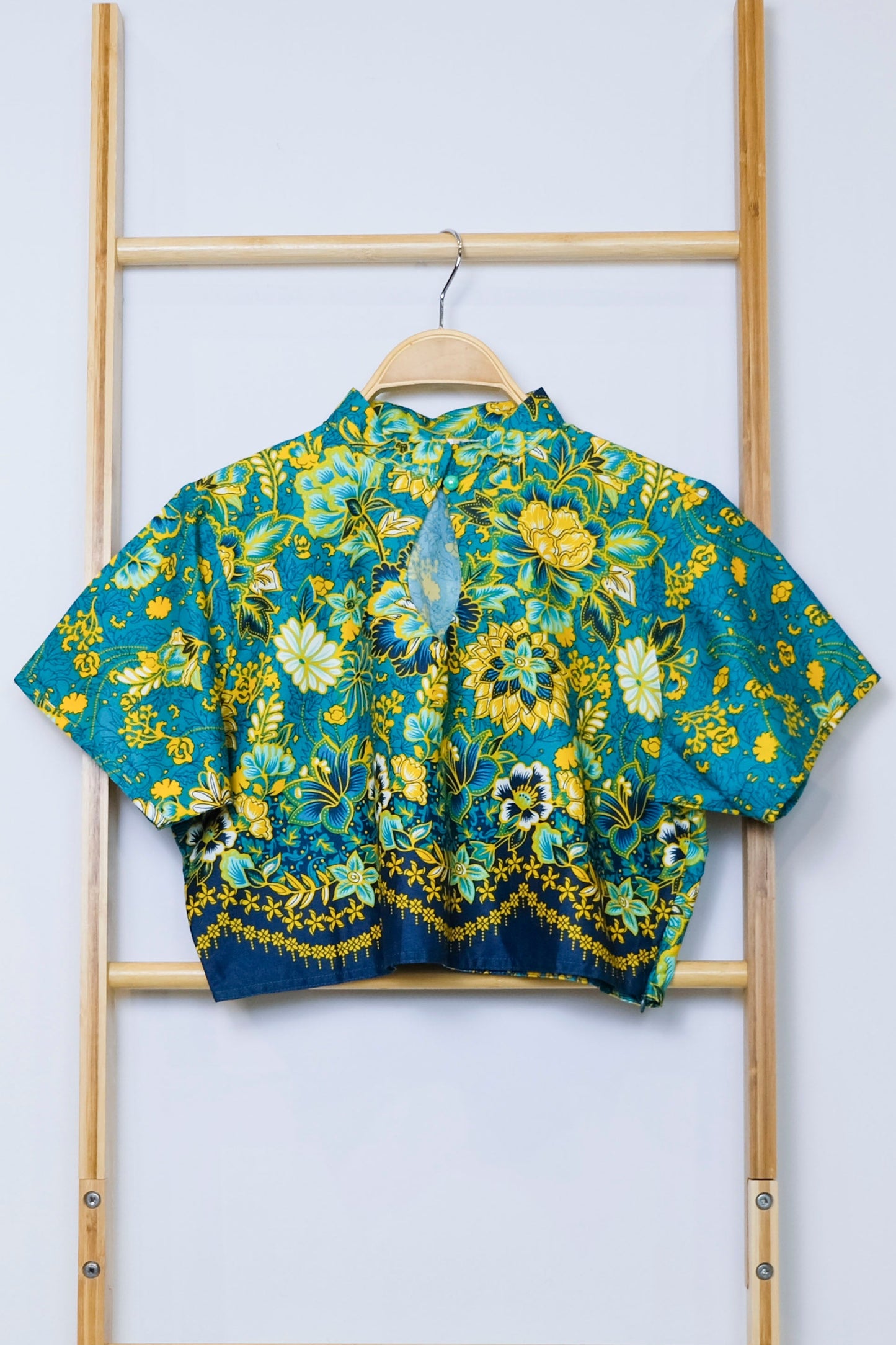Malaysia-Batik-Attire-Top-Women