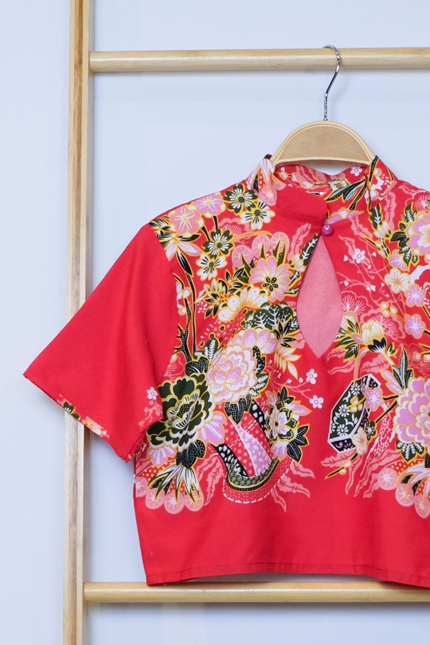 Malaysia-Batik-Attire-Top-Women