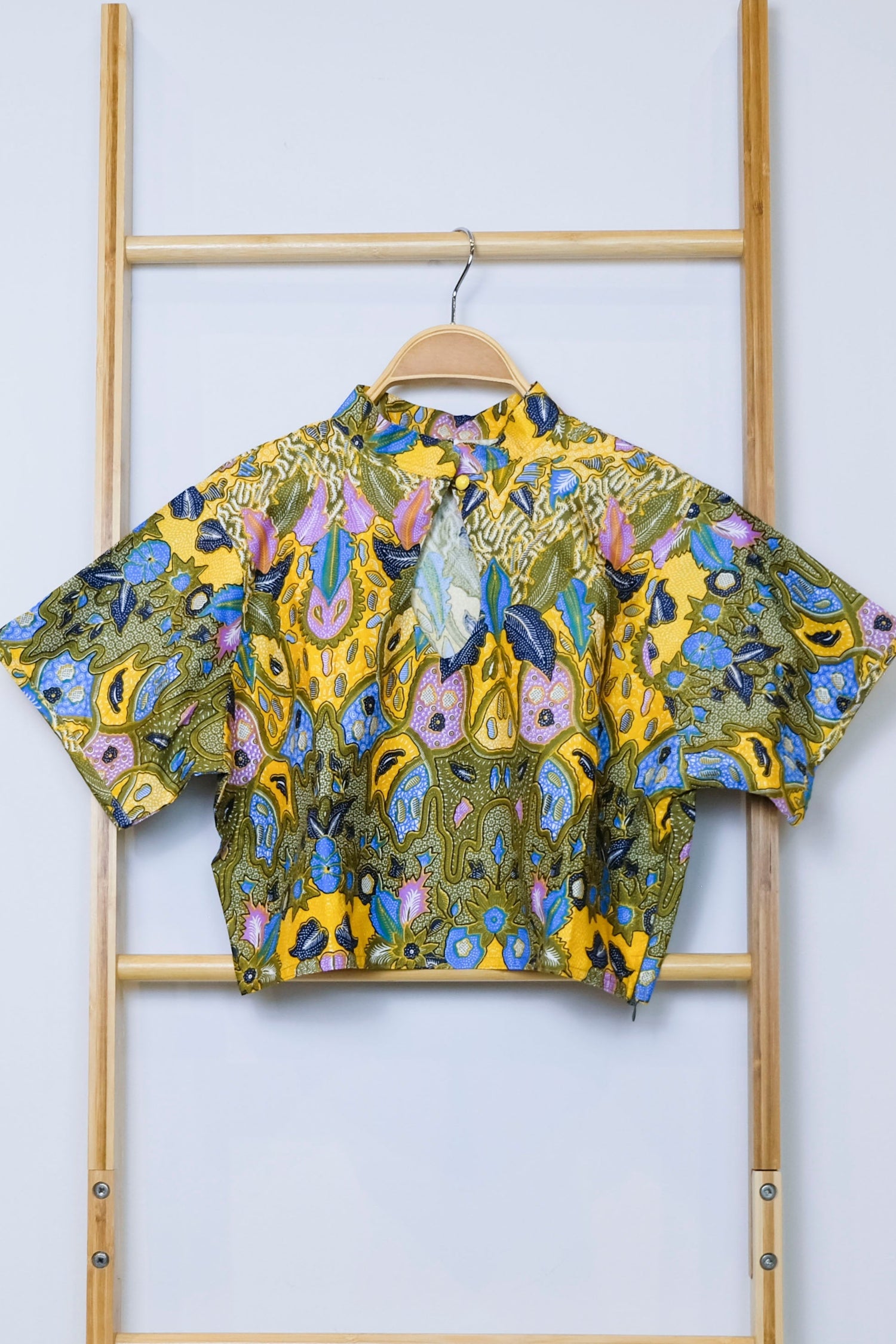 Malaysia-Batik-Attire-Top-Women