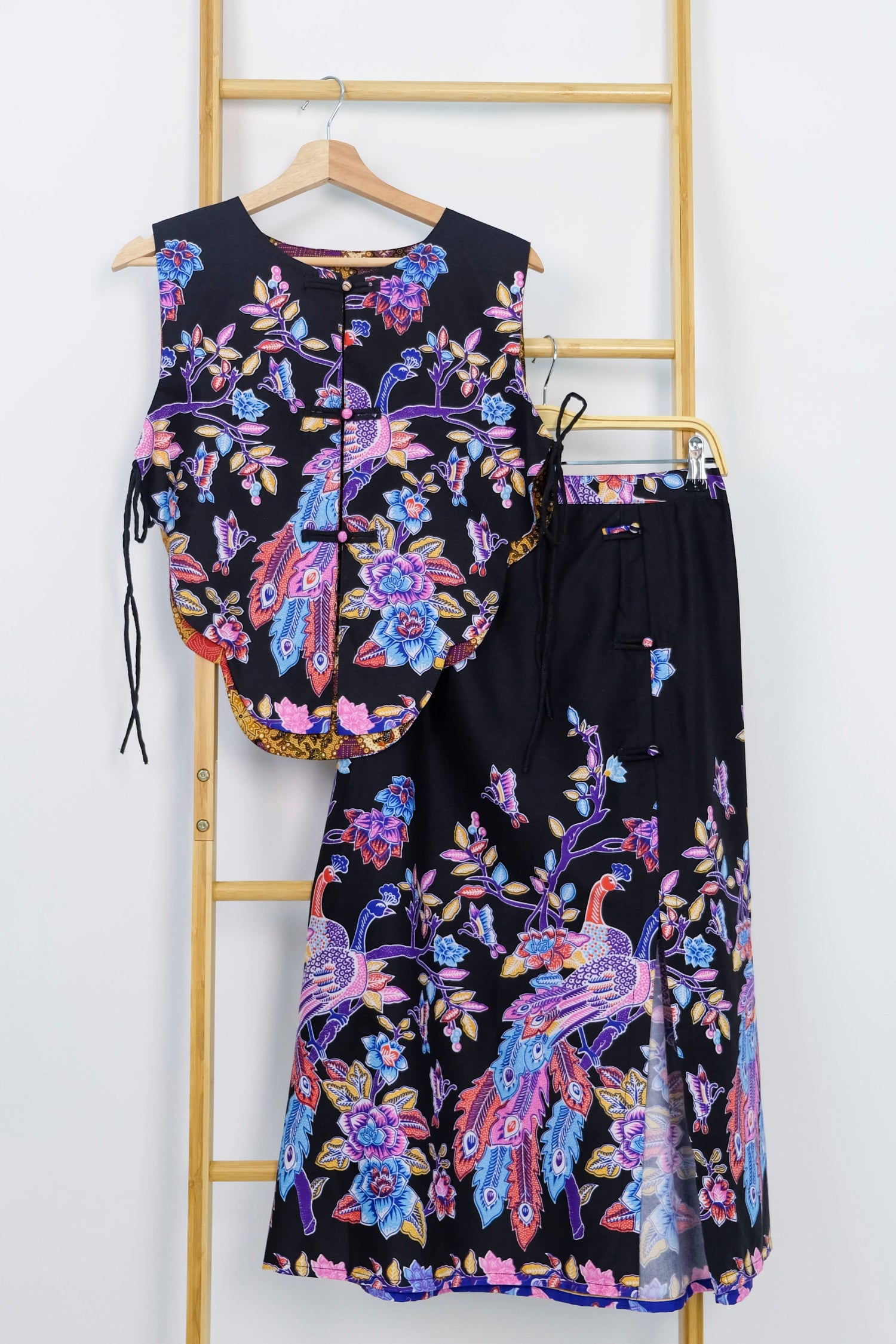 Malaysia-Batik-Attire-Top-Women