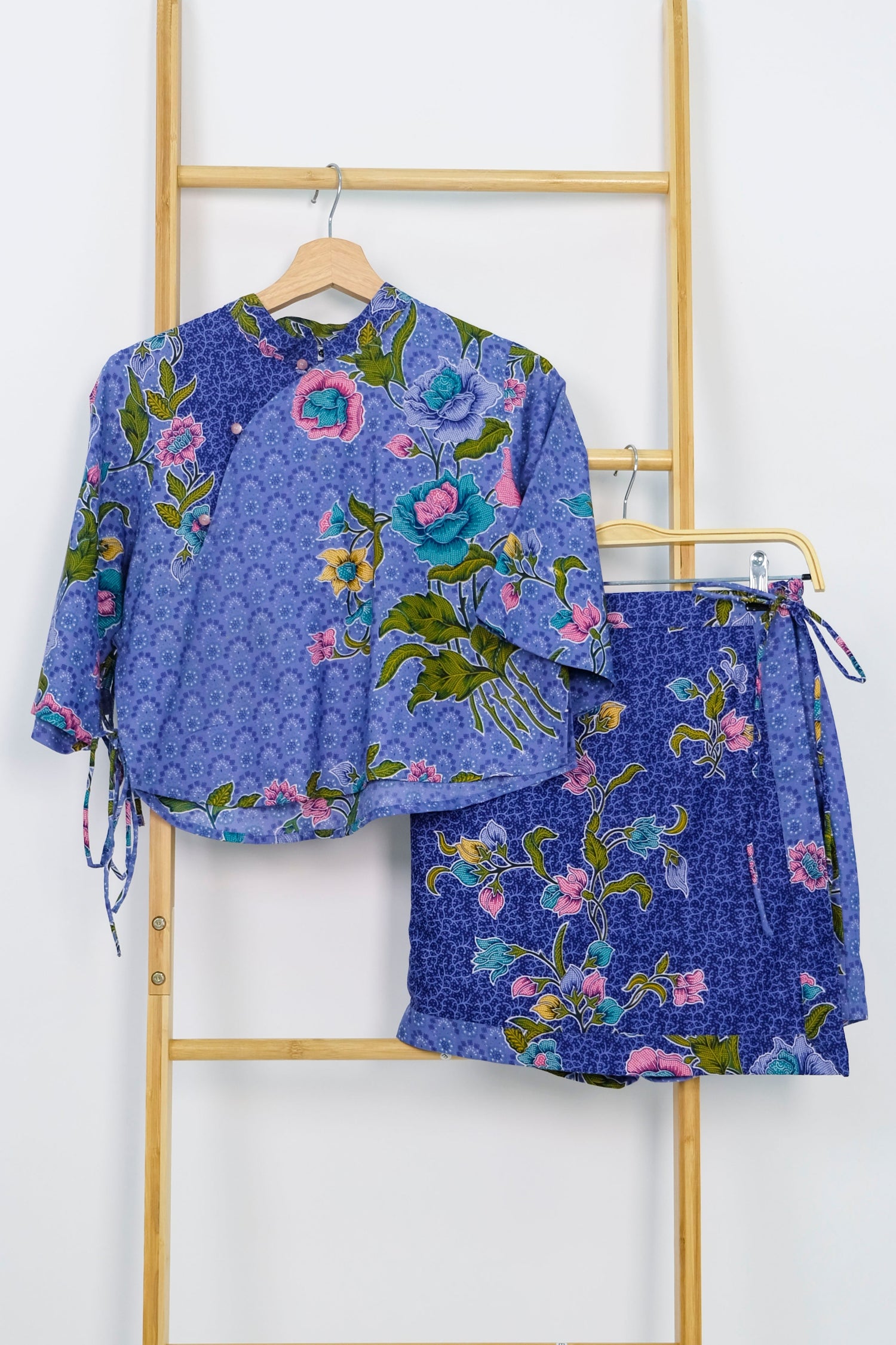 Malaysia-Batik-Attire-Top-Women