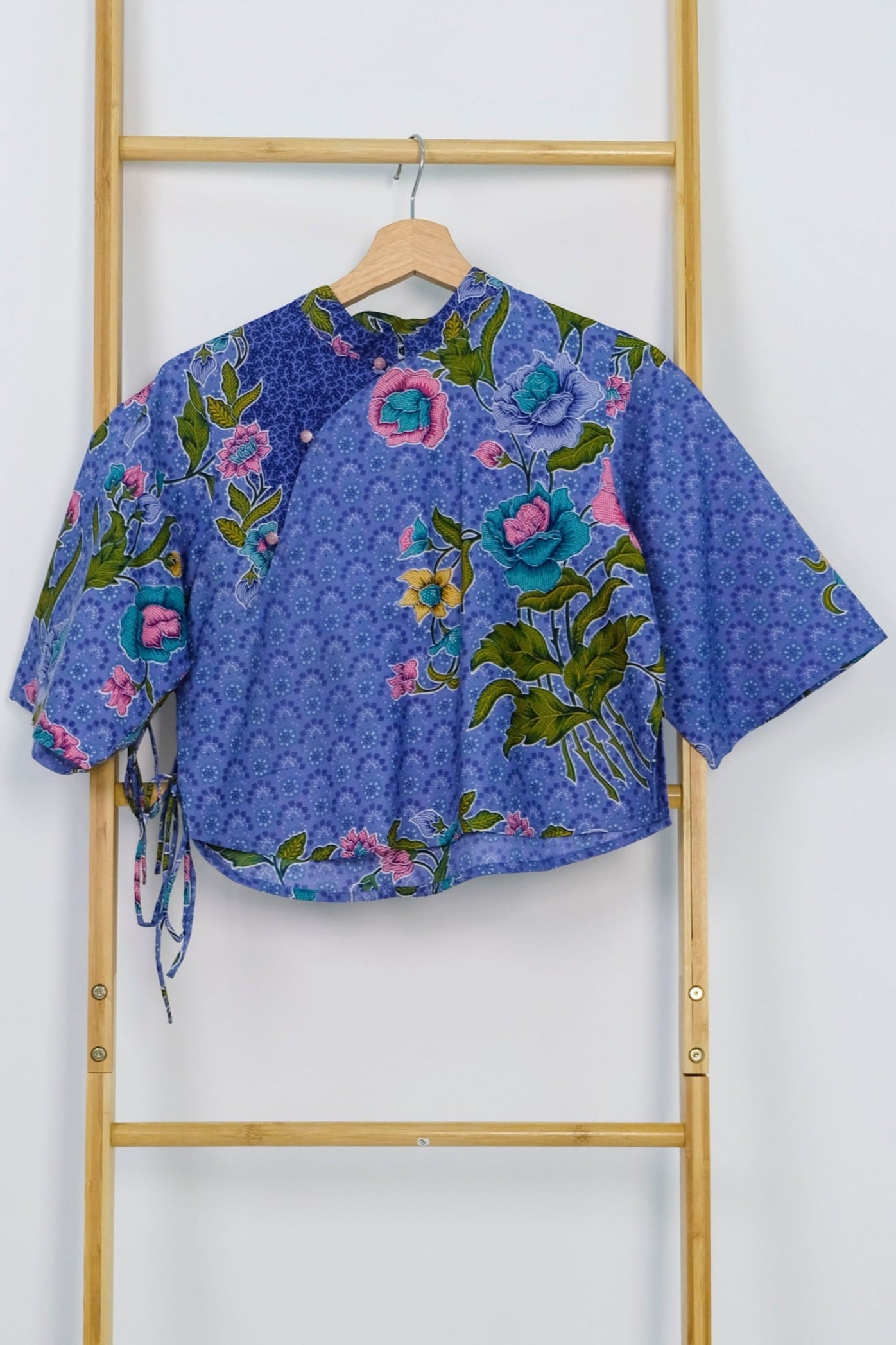 Malaysia-Batik-Attire-Top-Women
