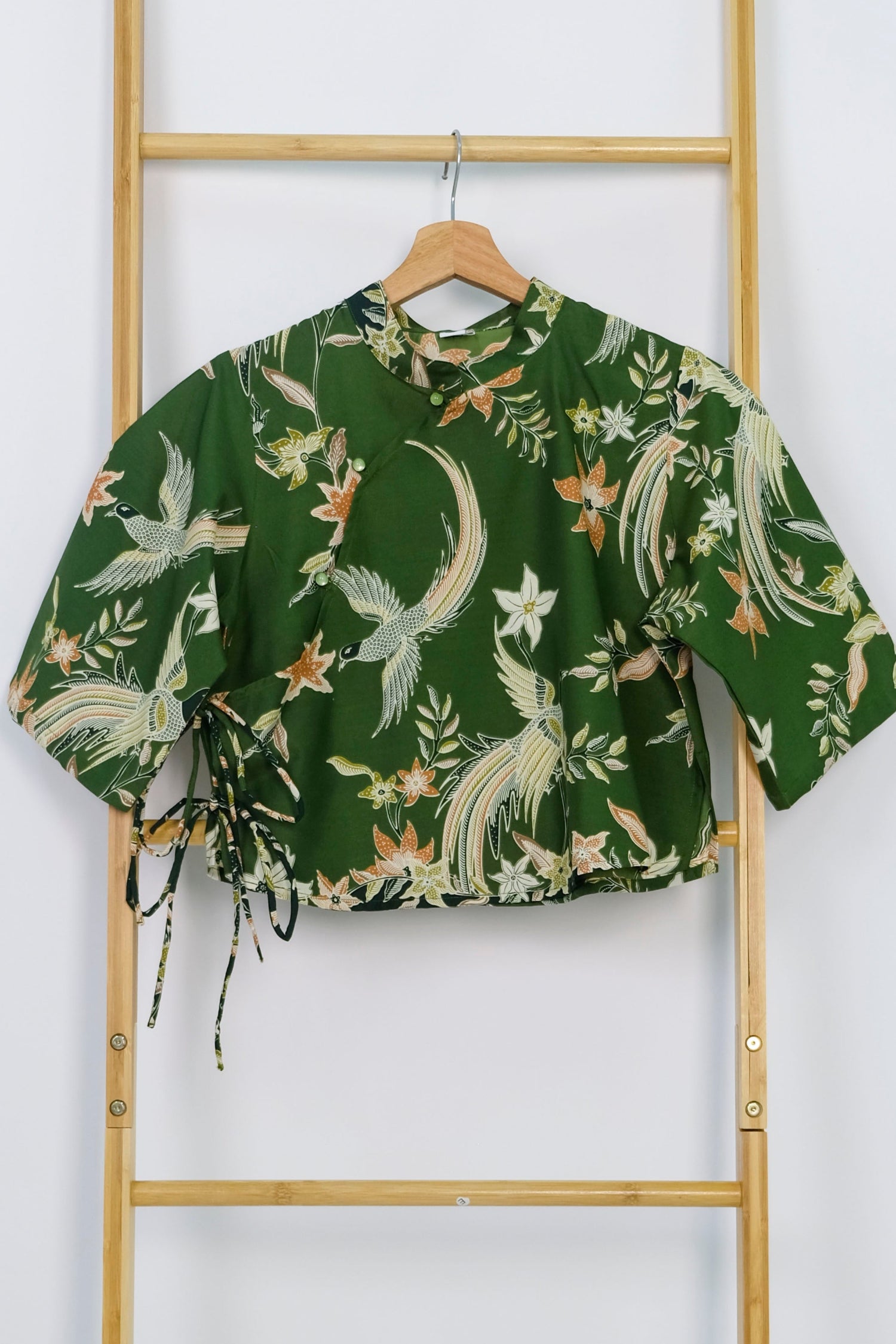 Malaysia-Batik-Attire-Top-Women