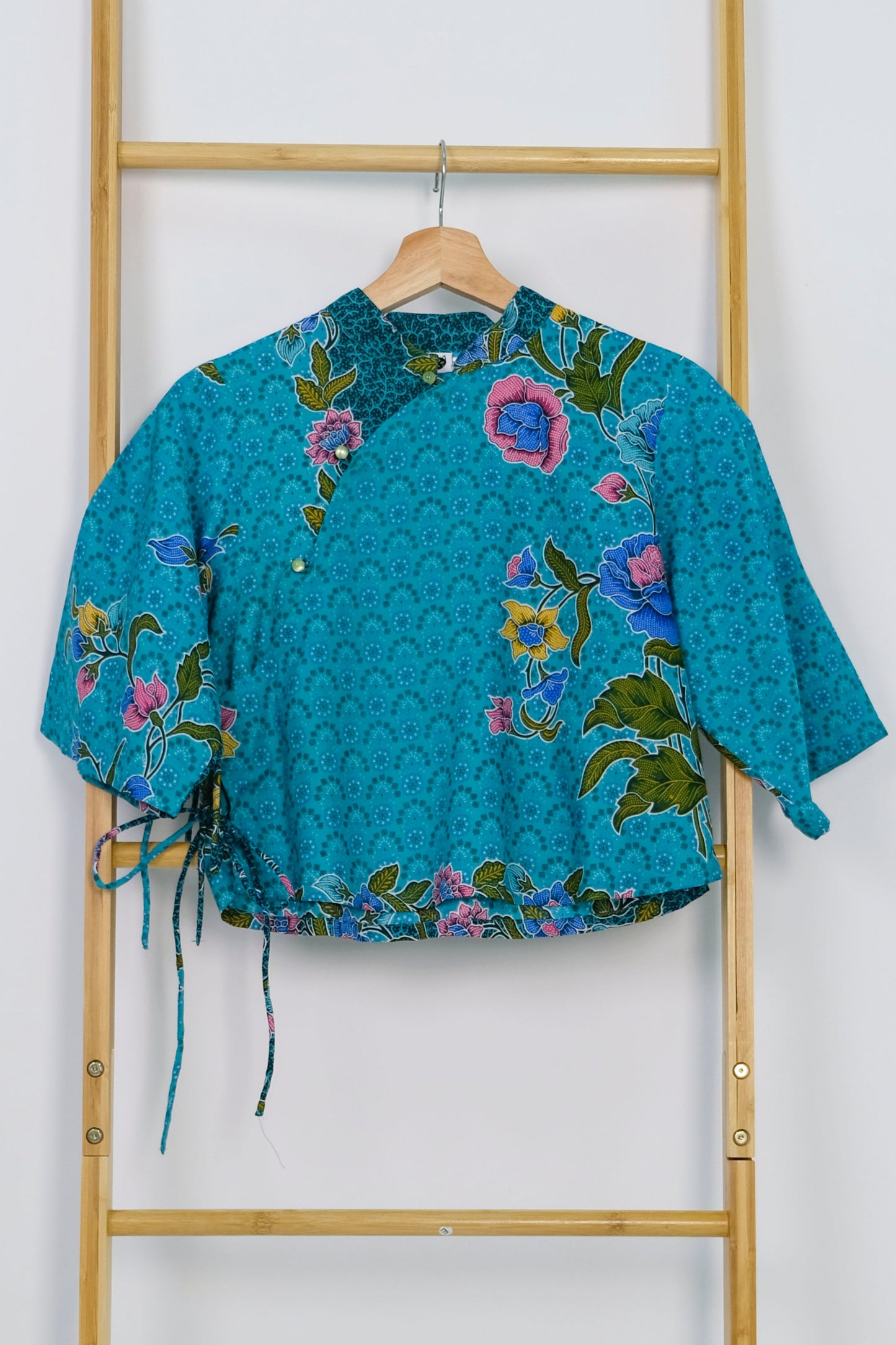 Malaysia-Batik-Attire-Top-Women