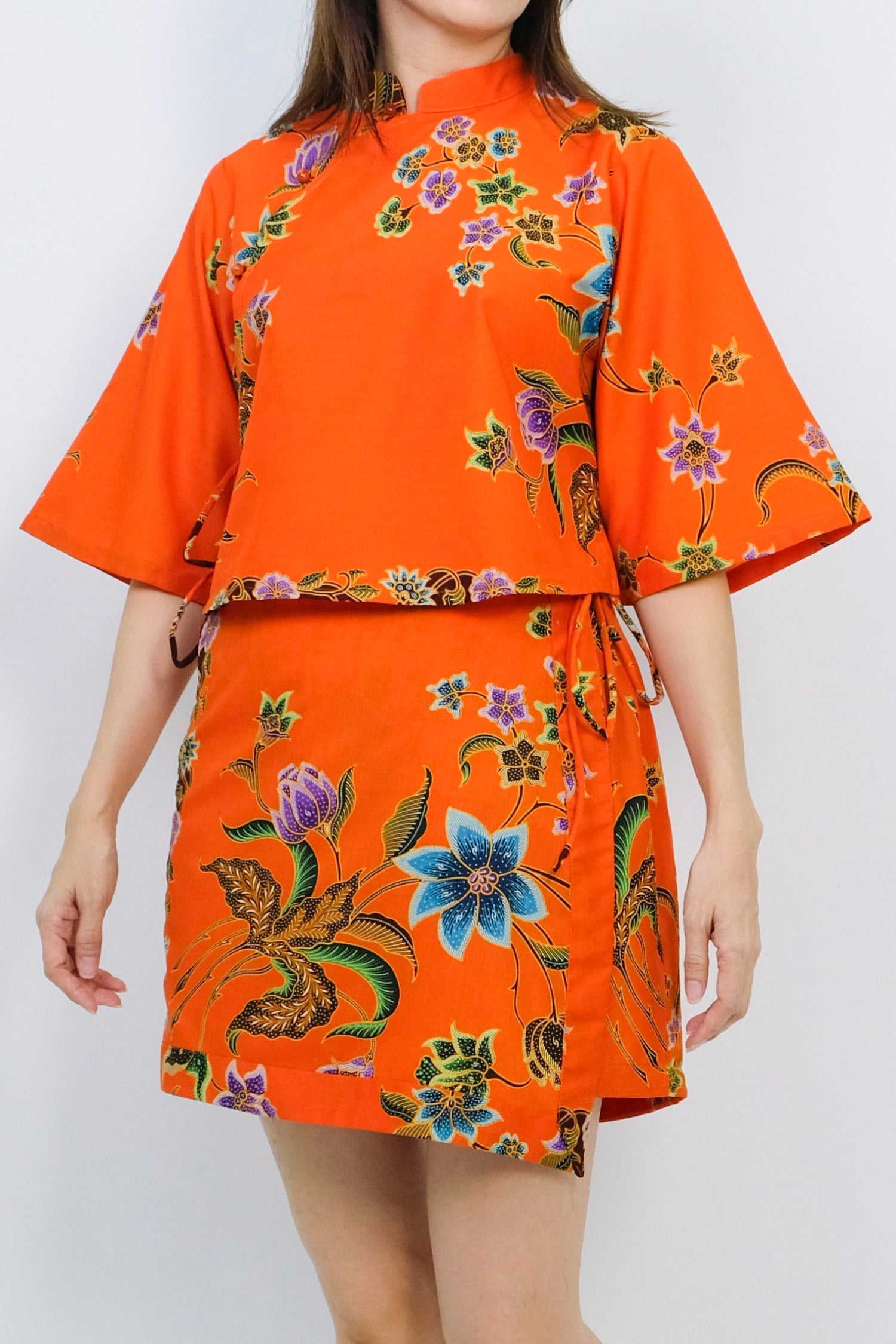 Malaysia-Batik-Attire-Top-Women