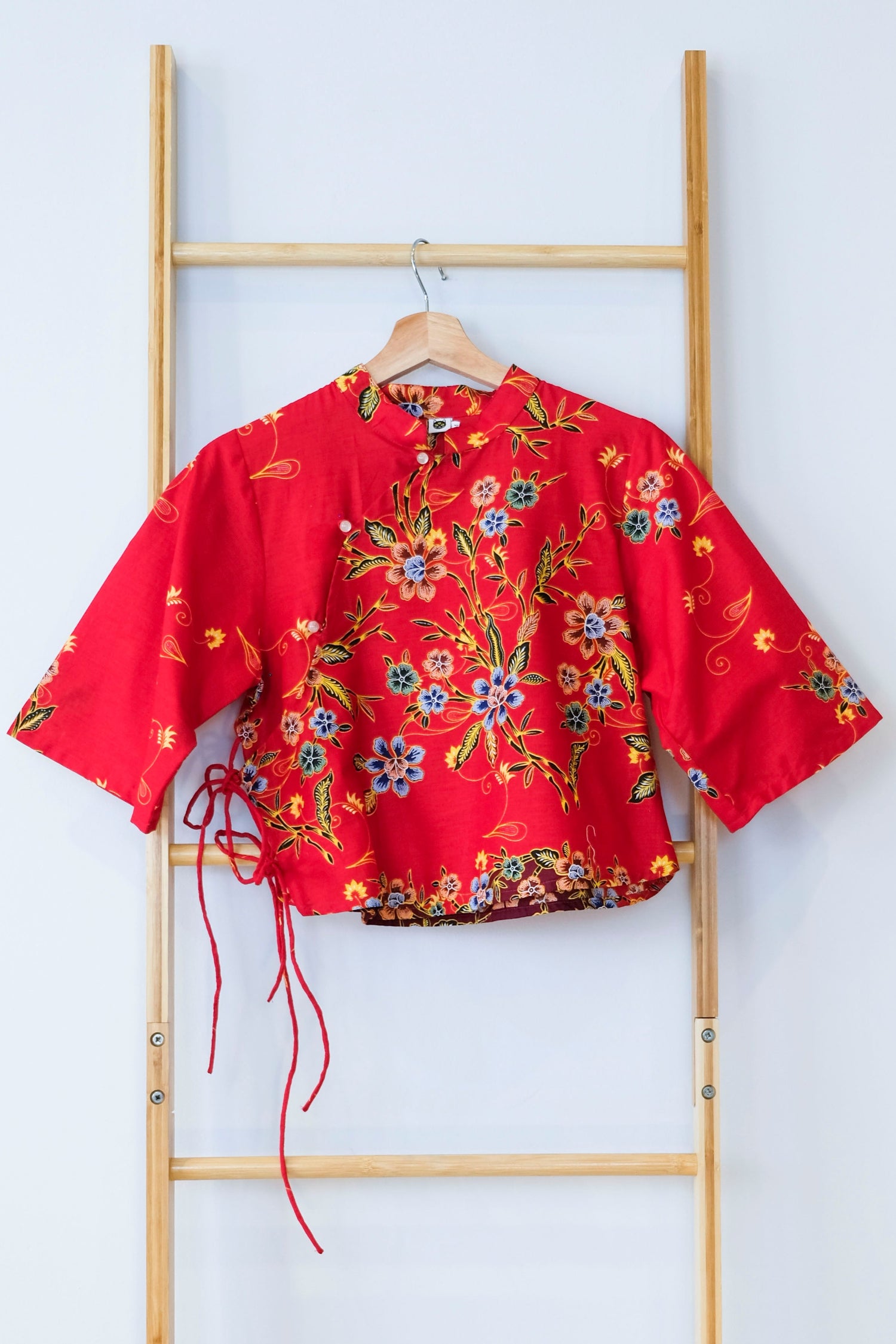 Malaysia-Batik-Attire-Top-Women