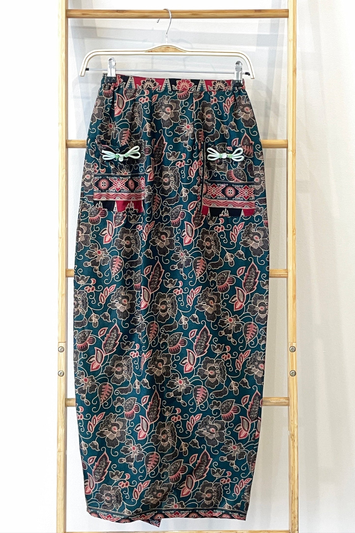 Malaysia-Batik-Attire-skirt-women