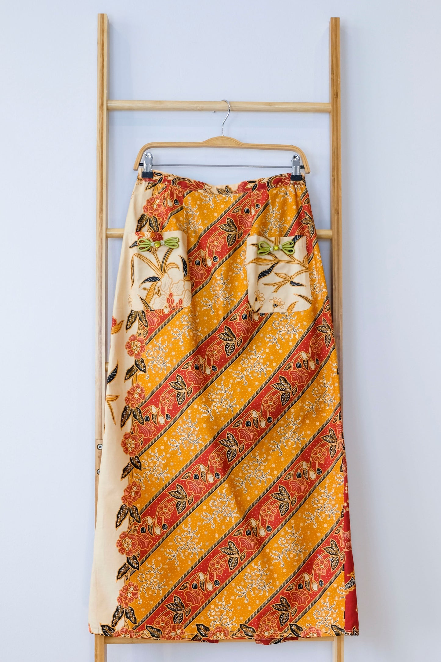 Malaysia_Batik_Attire_Skirt_Women