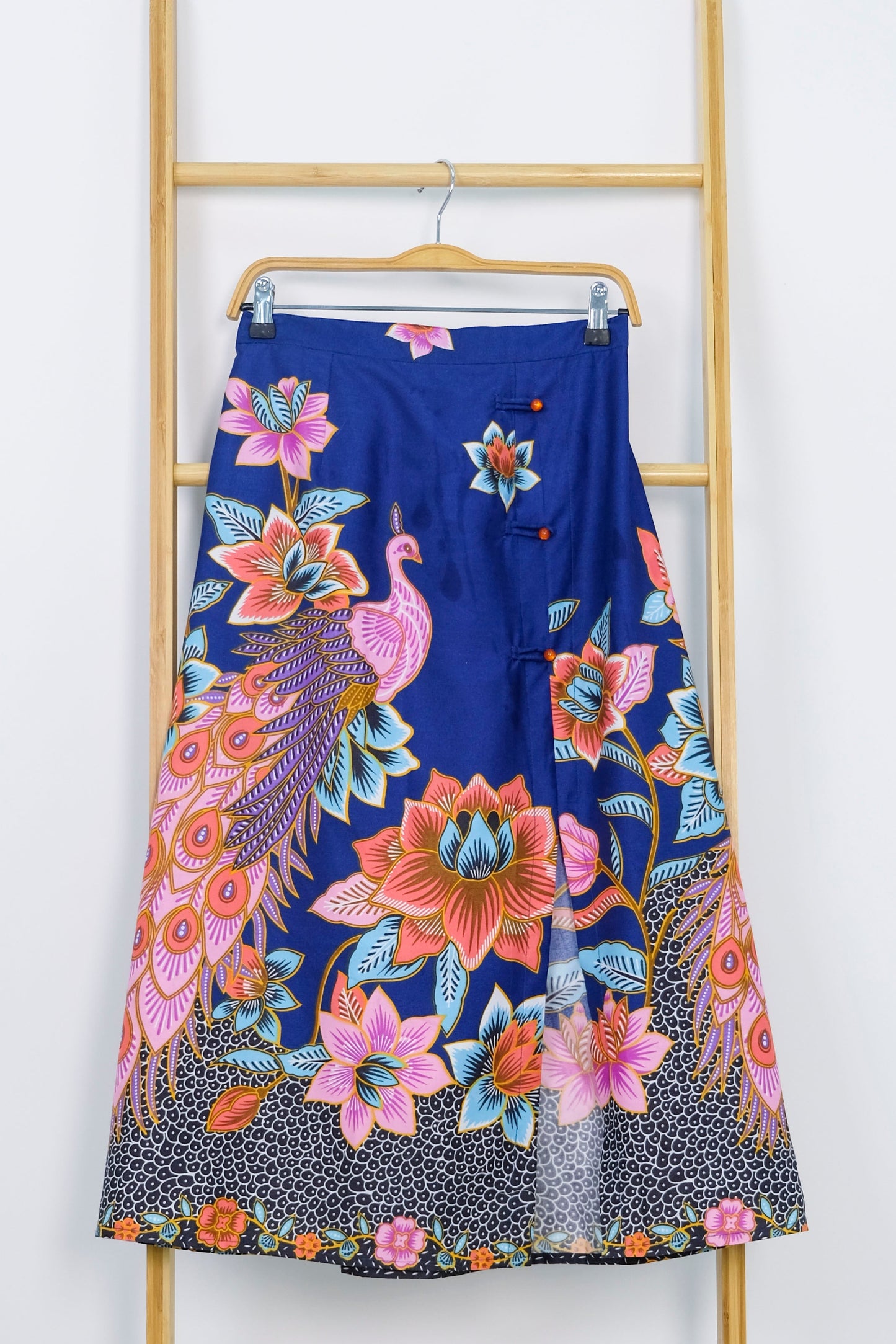 _Malaysia-Batik-Attire-Skirt-Women