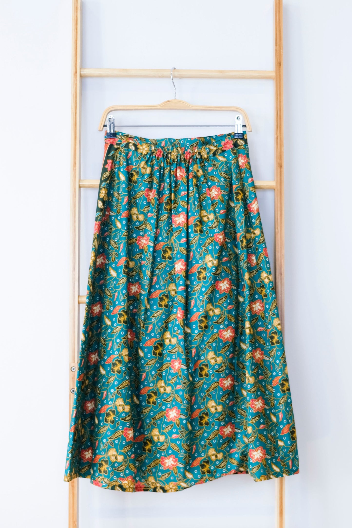 Malaysia-Batik-Attire-Skirt-Women