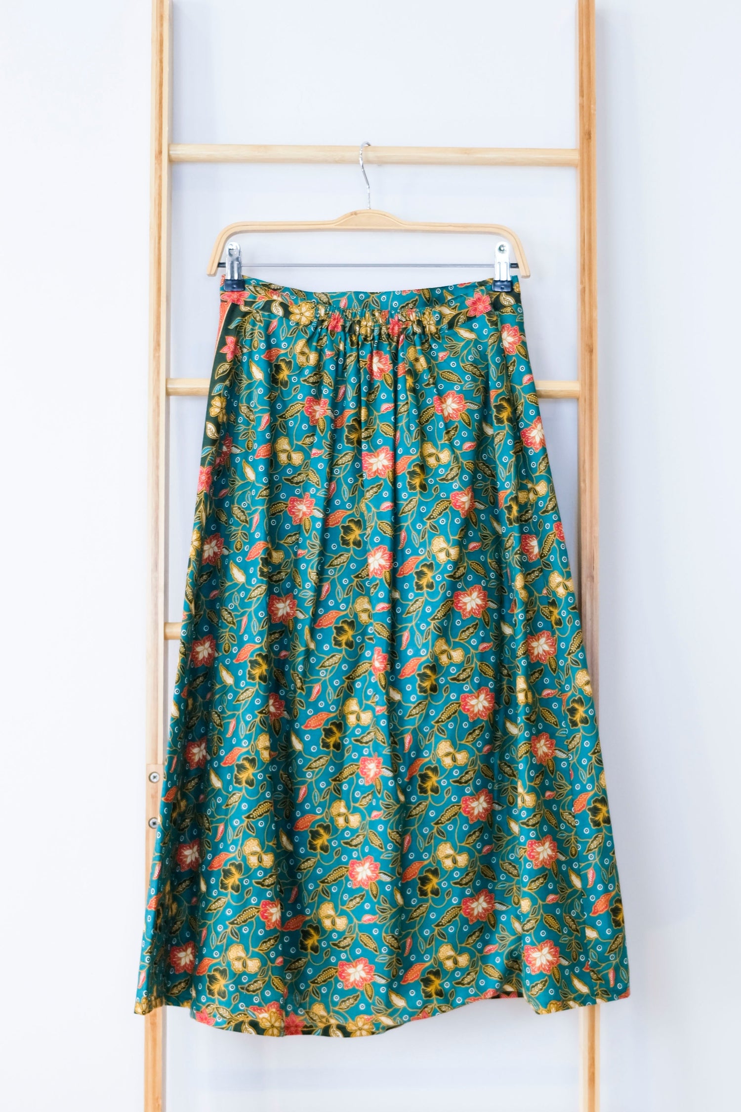 Malaysia-Batik-Attire-Skirt-Women