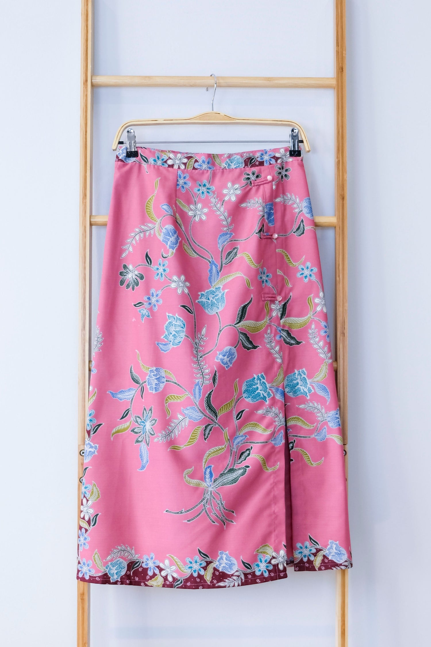 Malaysia-Batik-Attire-Top-Women