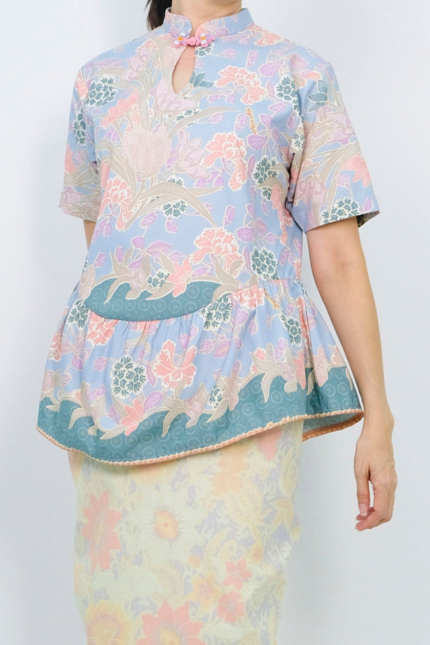 Malaysia-Batik-Attire-Top-Women