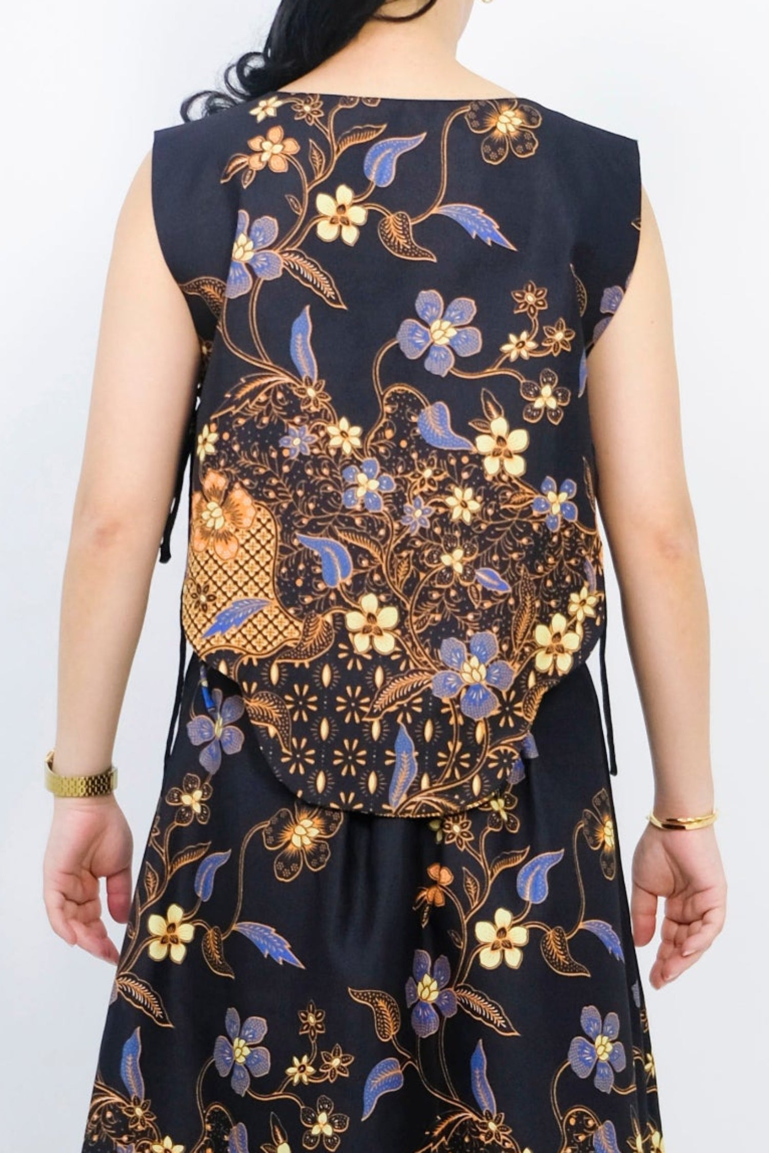 Malaysia-Batik-Attire-Top-Skirt-Women