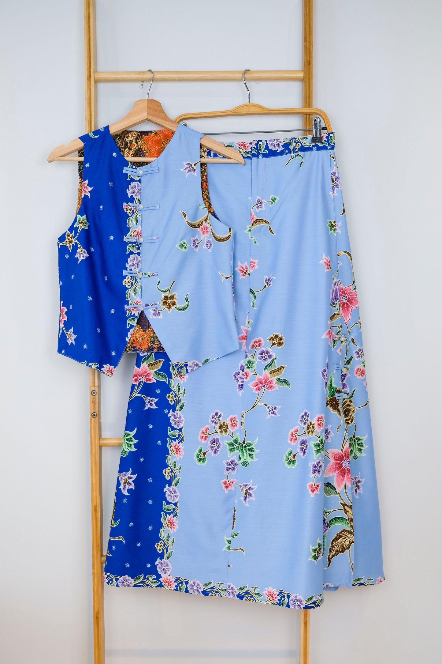 Malaysia-Batik-Attire-Top-Skirt-Women