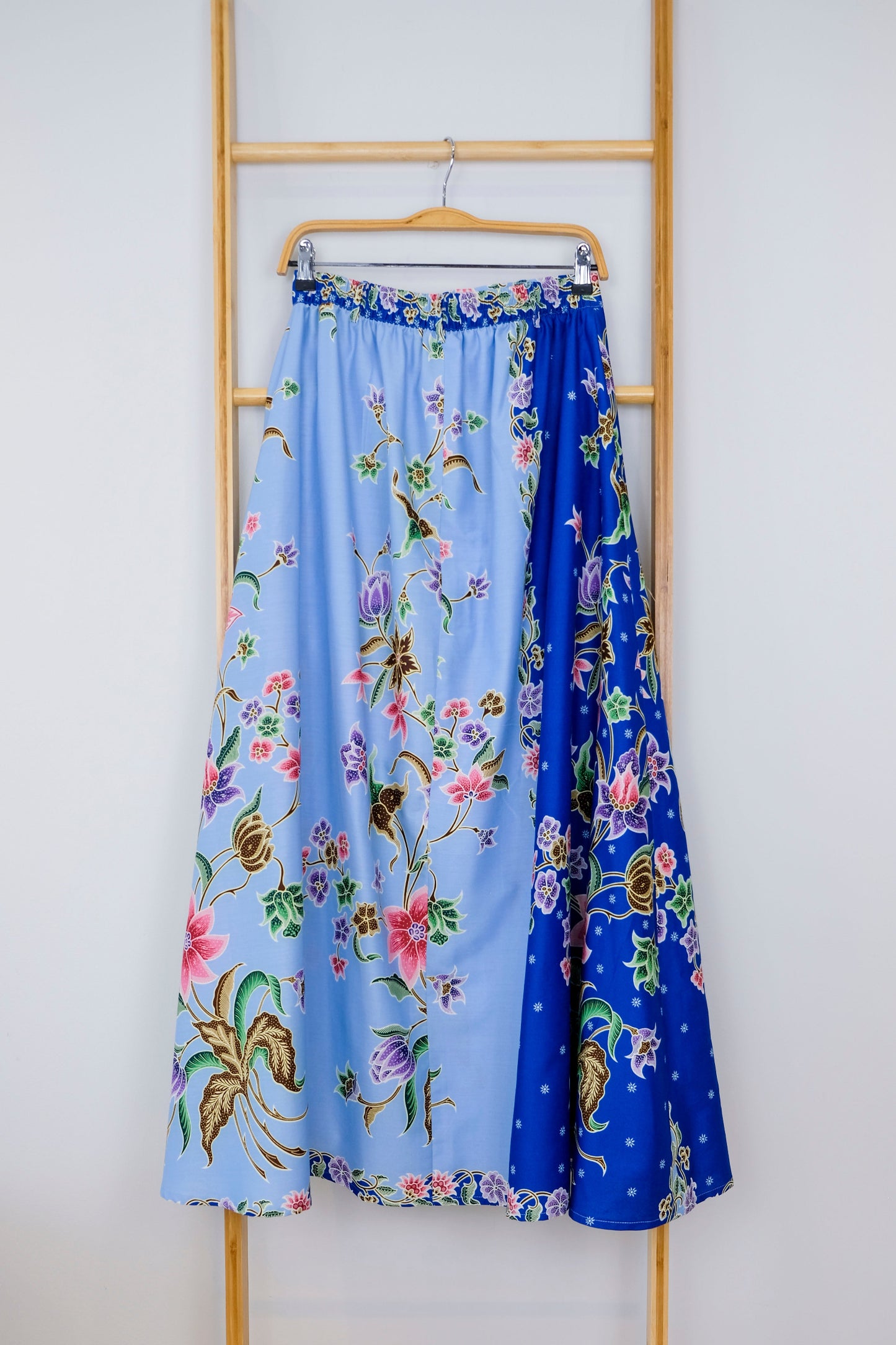 Malaysia-Batik-Attire-Top-Skirt-Women