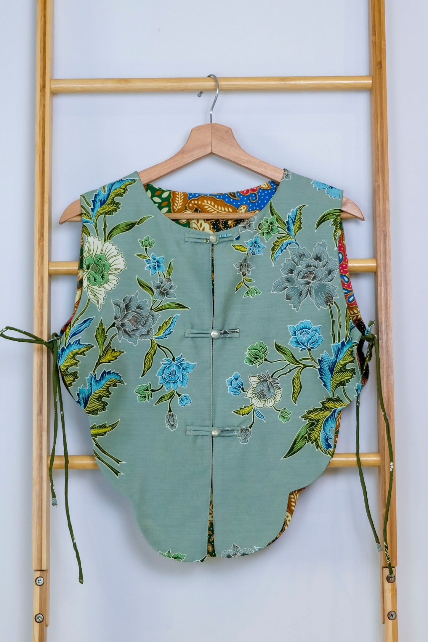 Malaysia-Batik-Attire-Top-Women