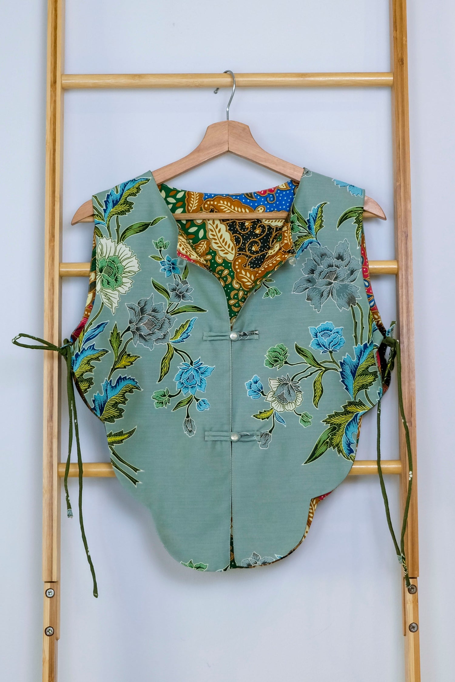 Malaysia-Batik-Attire-Top-Women