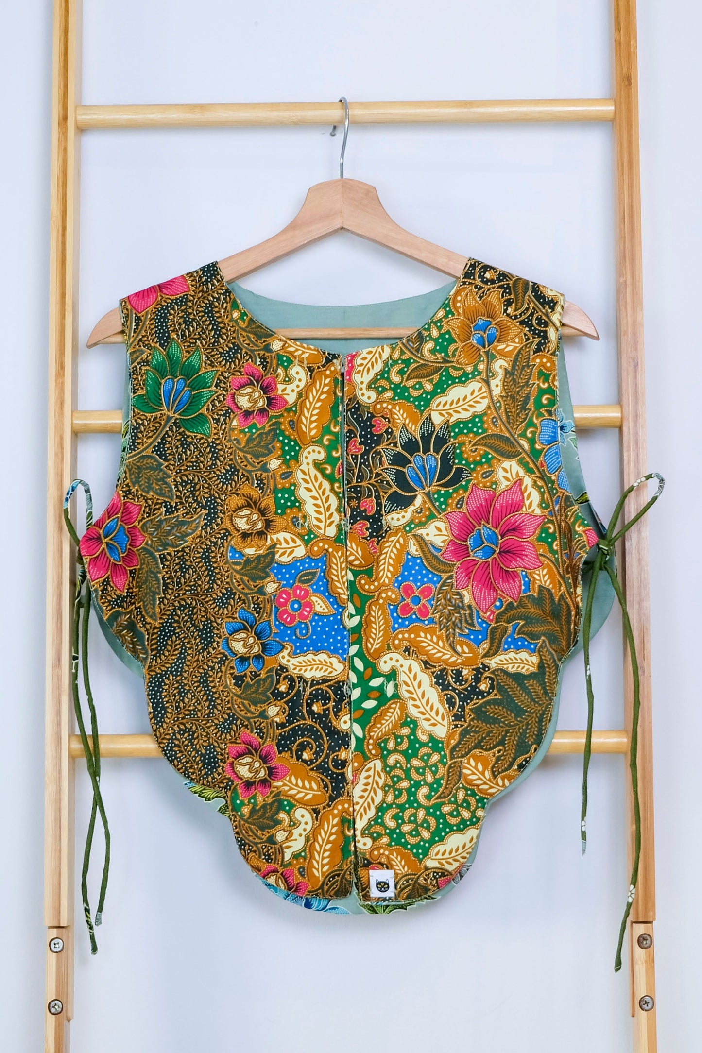 Malaysia-Batik-Attire-Top-Women