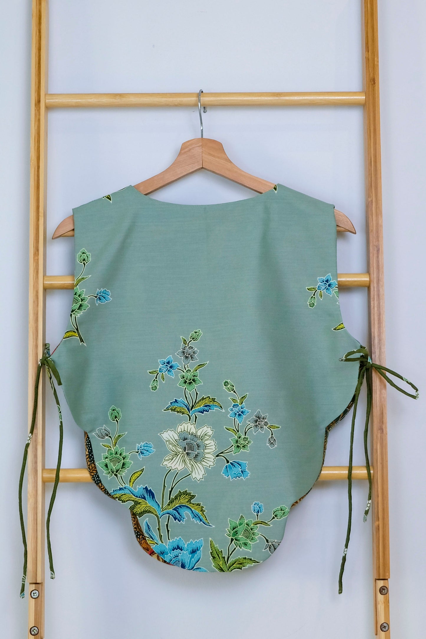 Malaysia-Batik-Attire-Top-Women