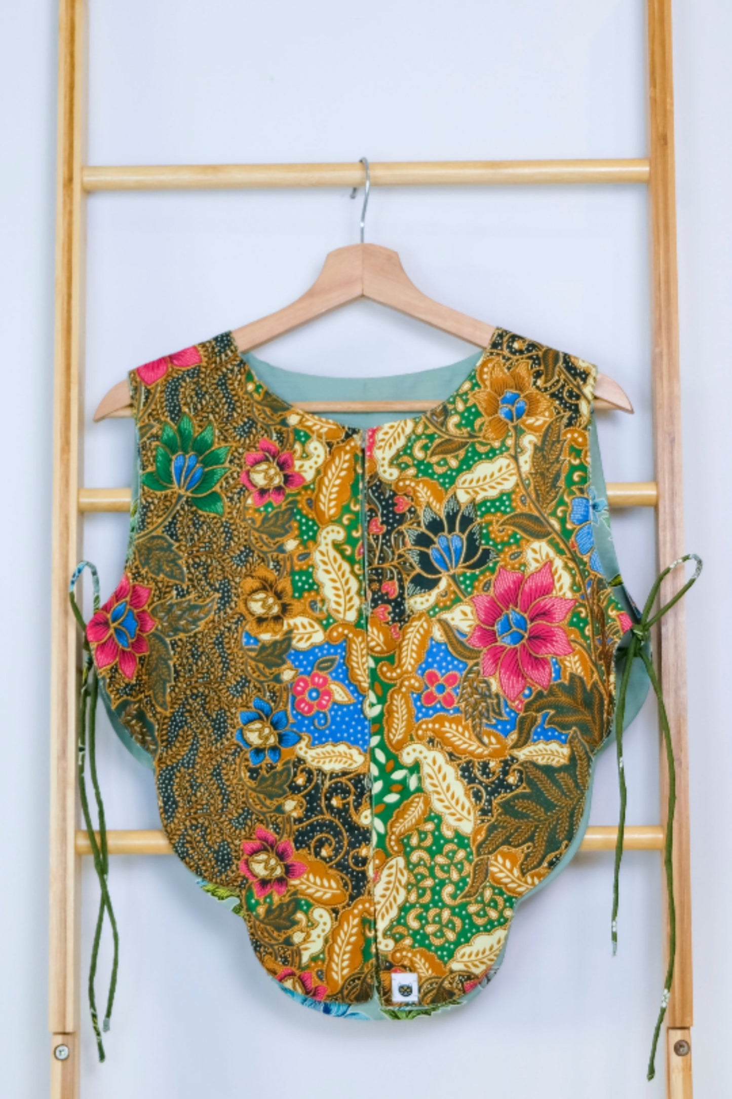 Malaysia-Batik-Attire-Top-Women