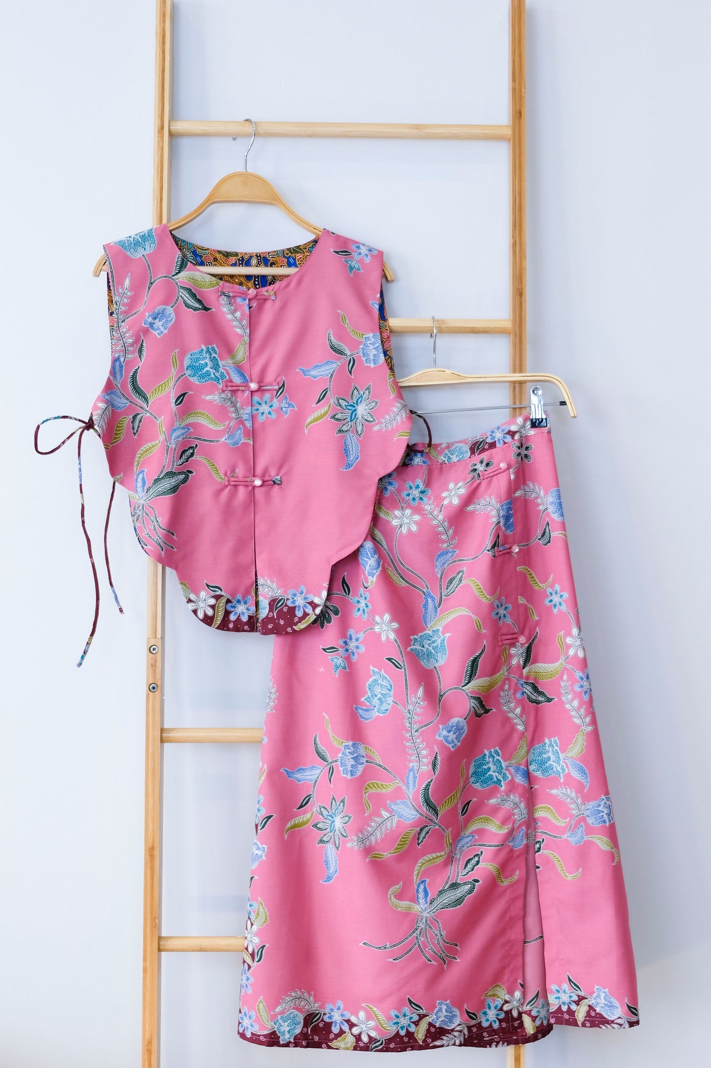 Malaysia-Batik-Attire-Top-Women