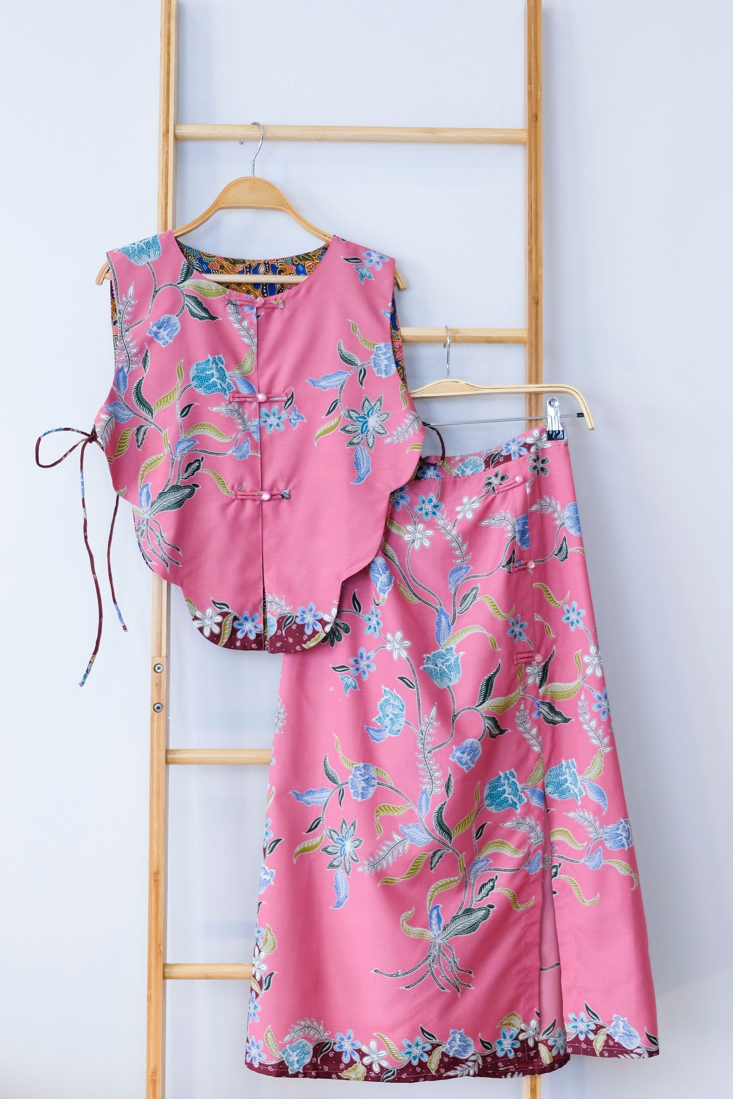 Malaysia-Batik-Attire-Top-Women