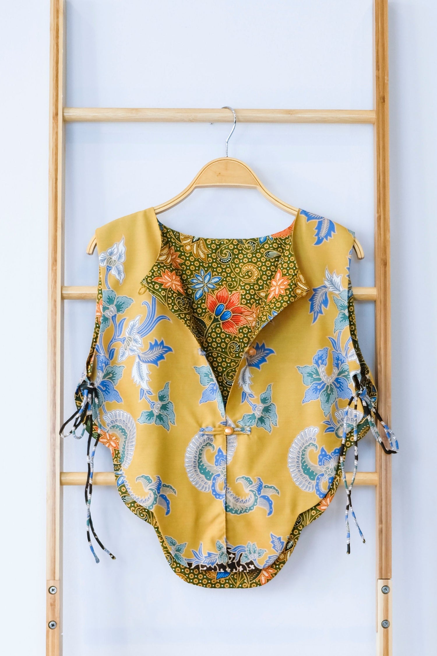 Malaysia-Batik-Attire-Top-Women