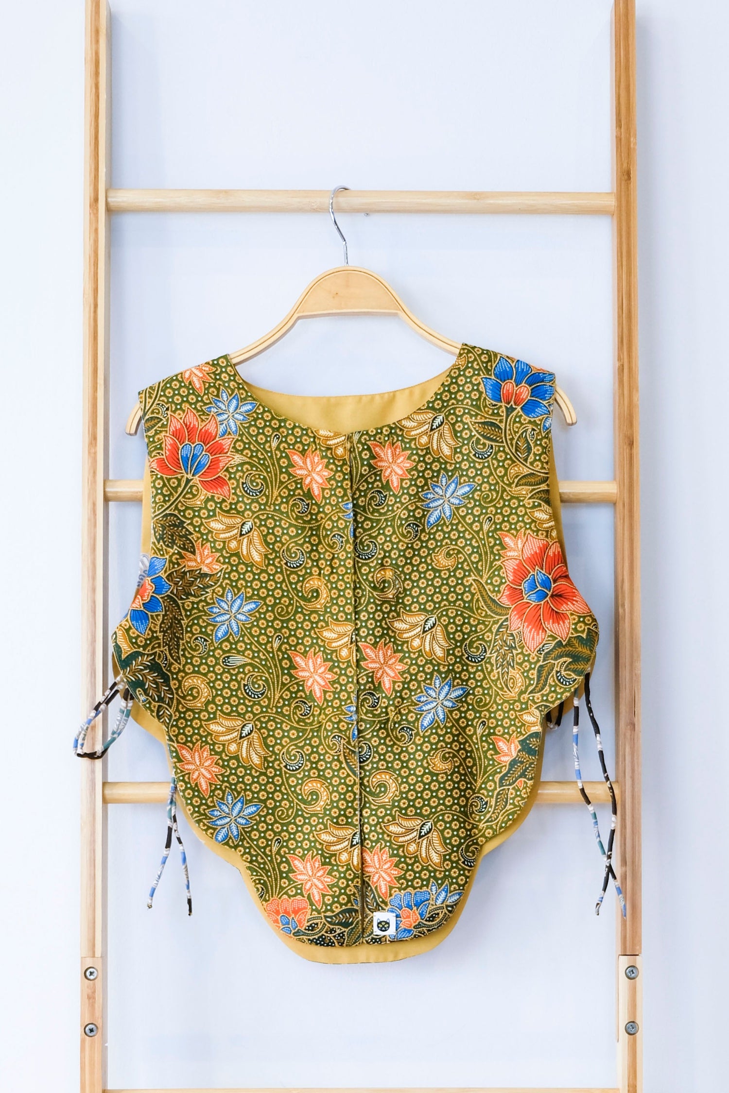 Malaysia-Batik-Attire-Top-Women