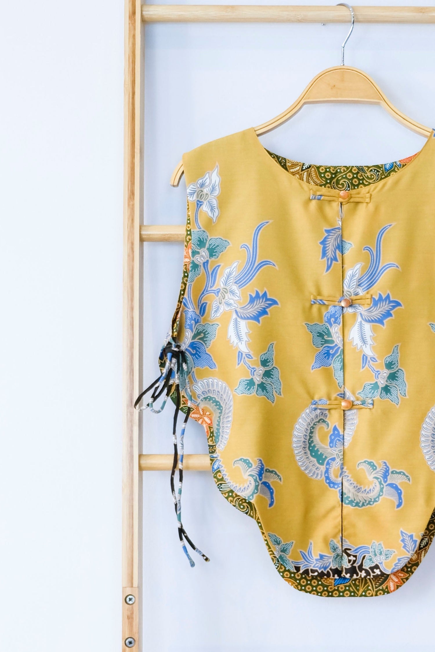Malaysia-Batik-Attire-Top-Women