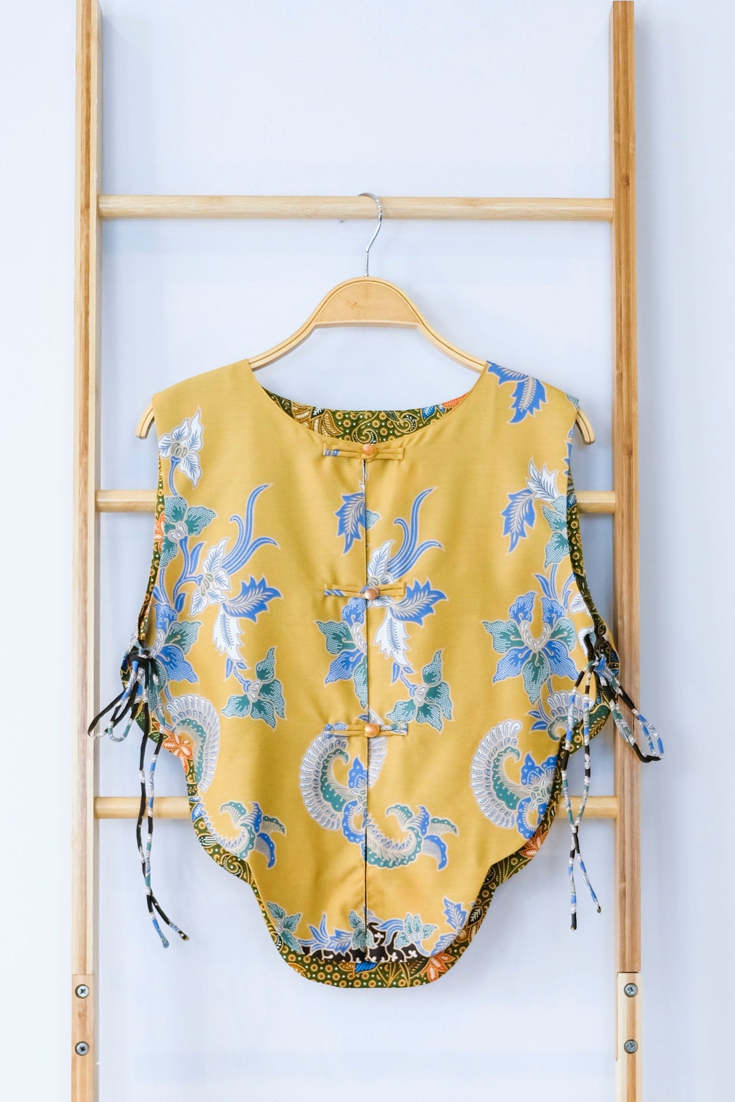 Malaysia-Batik-Attire-Top-Women
