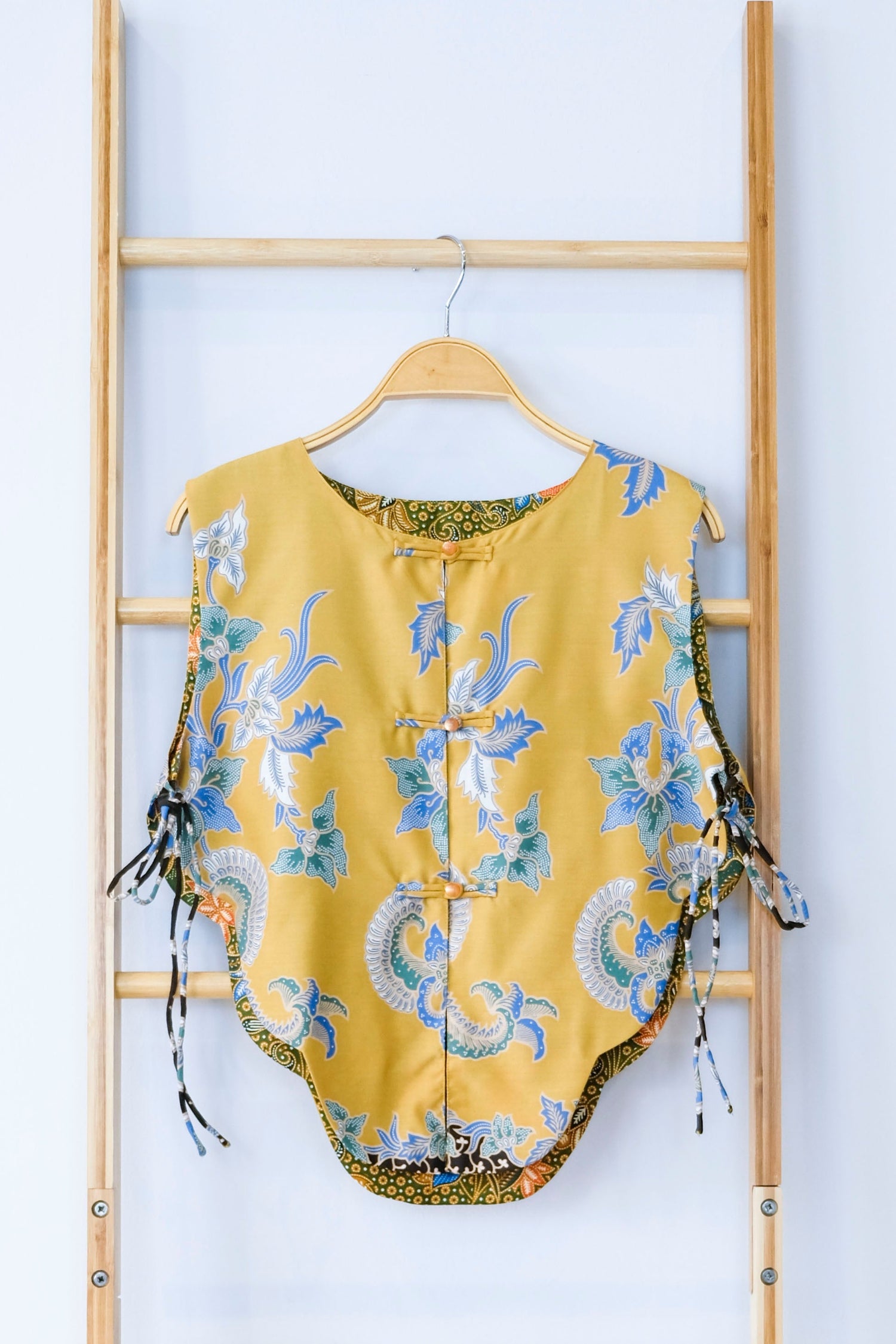 Malaysia-Batik-Attire-Top-Women
