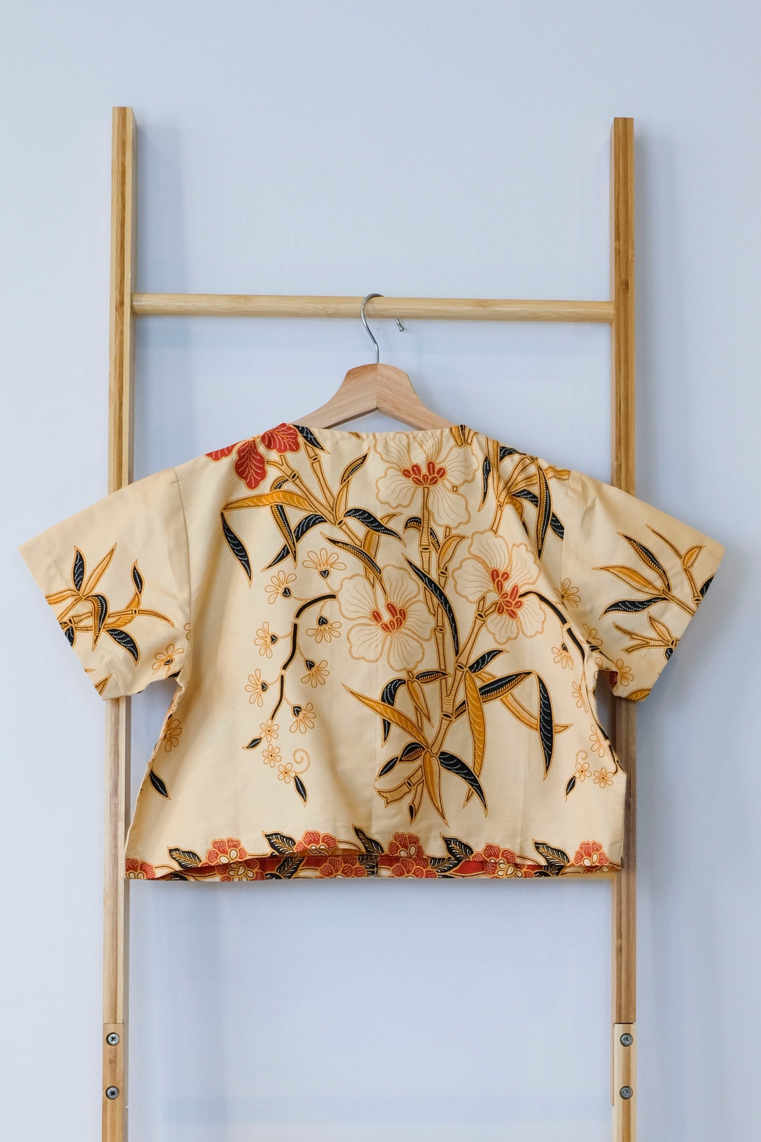 Malaysia-Batik-Attire-Top-Women