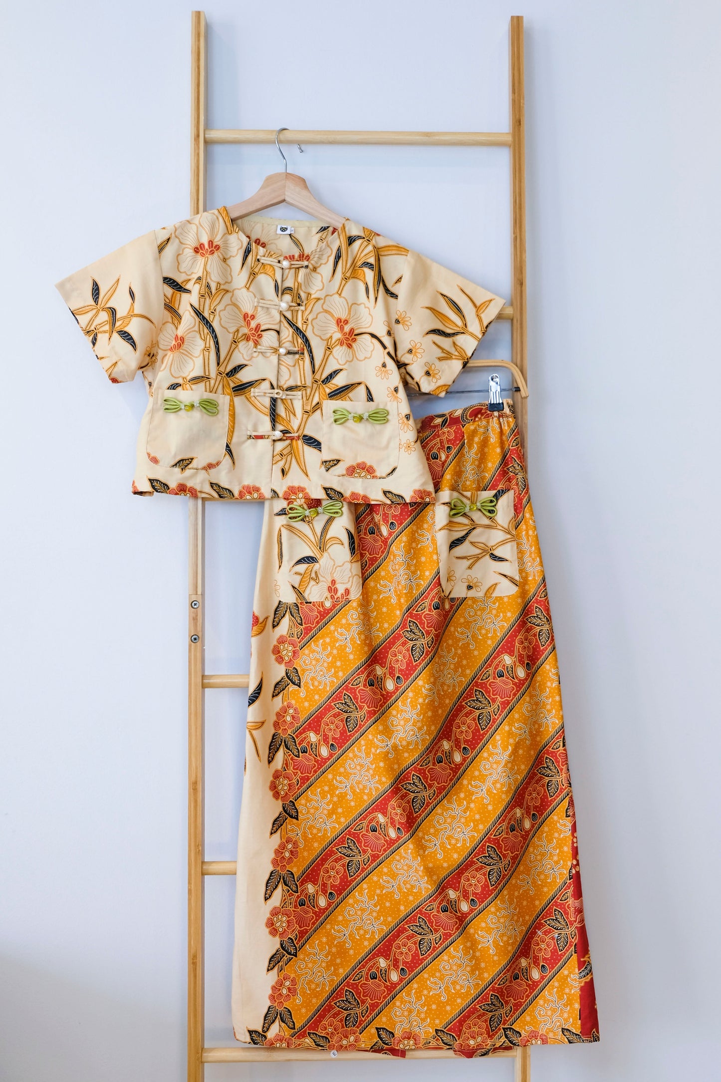 Malaysia_Batik_Attire_Top_Women